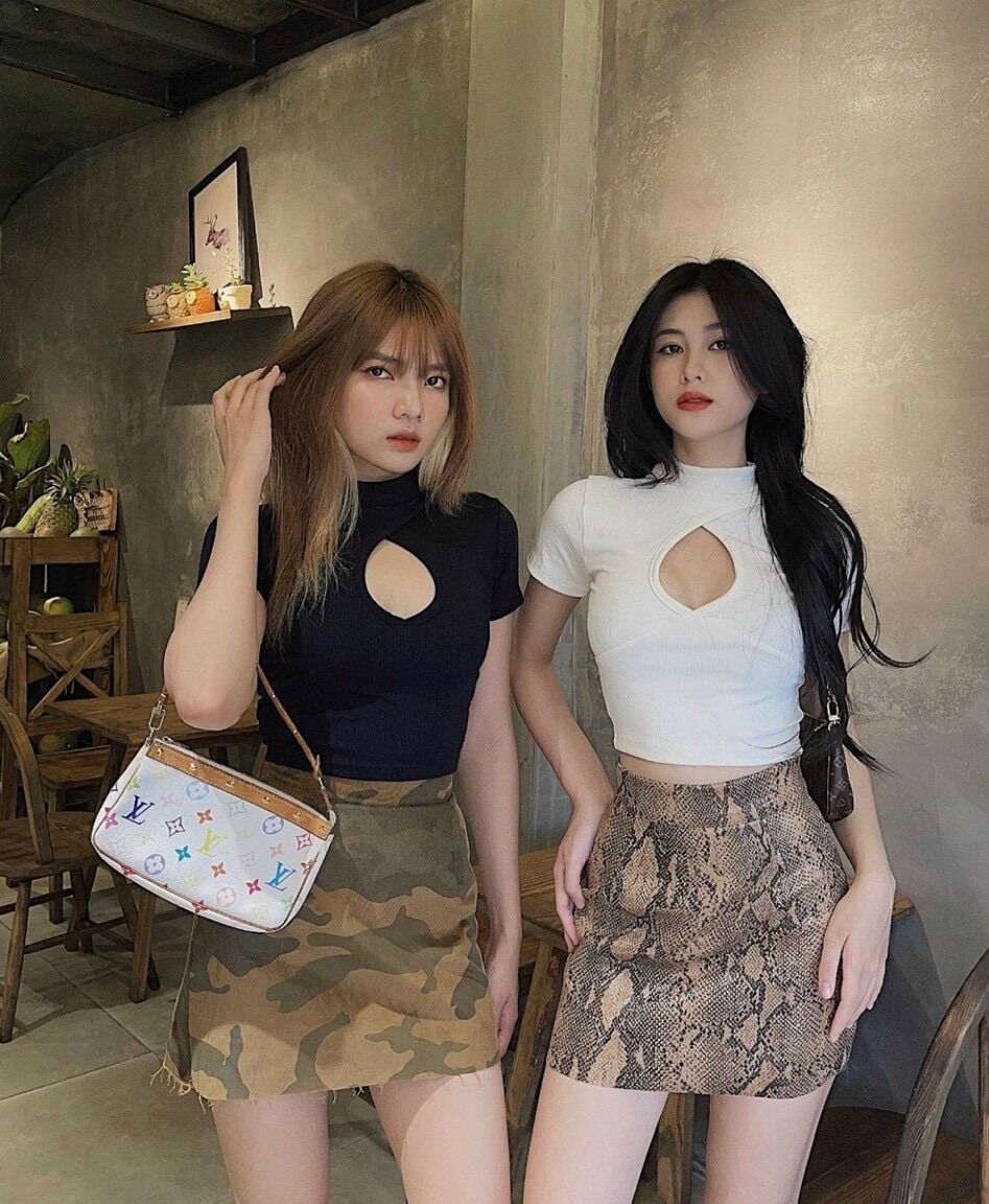Áo croptop gân cut out ngực
