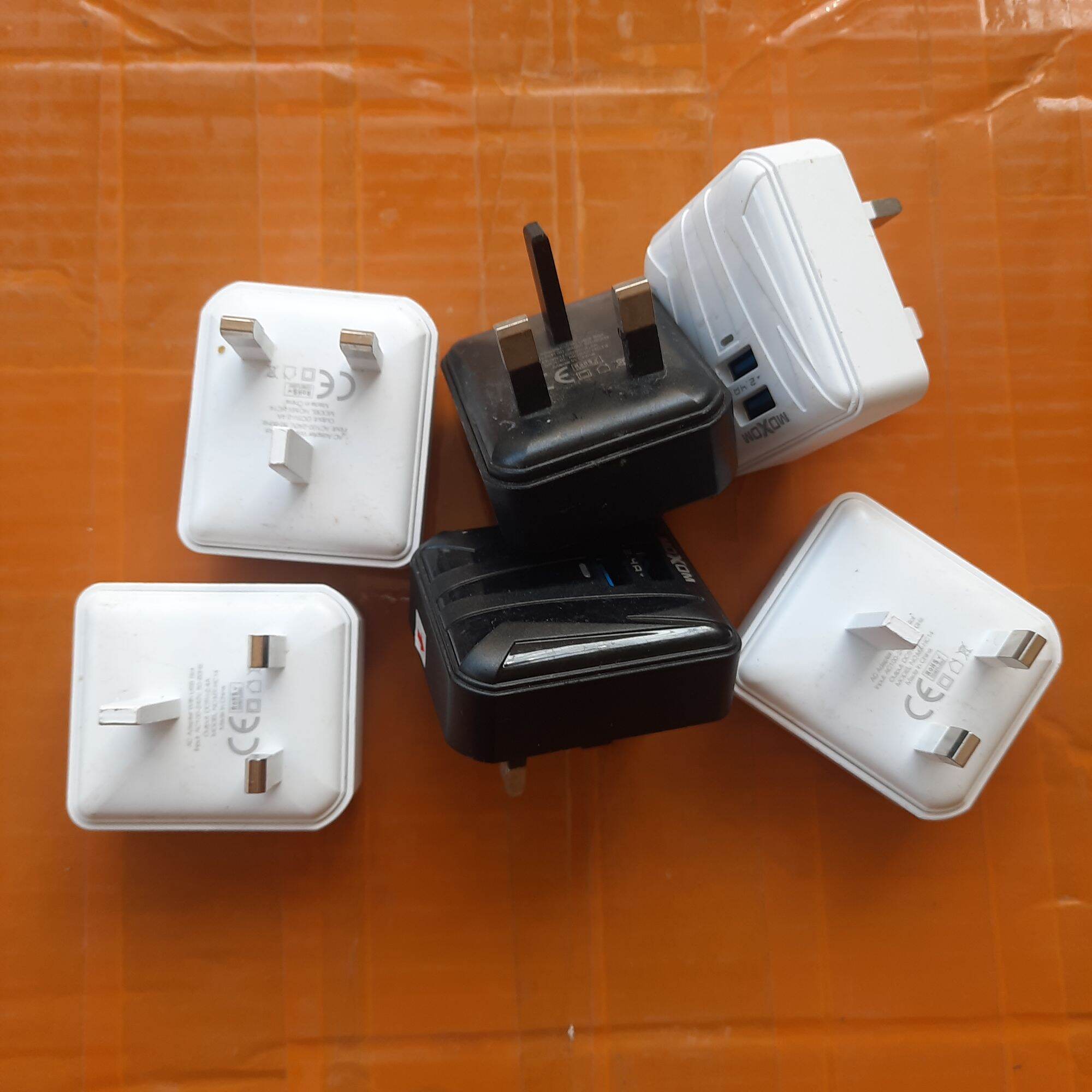 Sạc 5v 2 cổng usb 2.4a hàng tồn kho