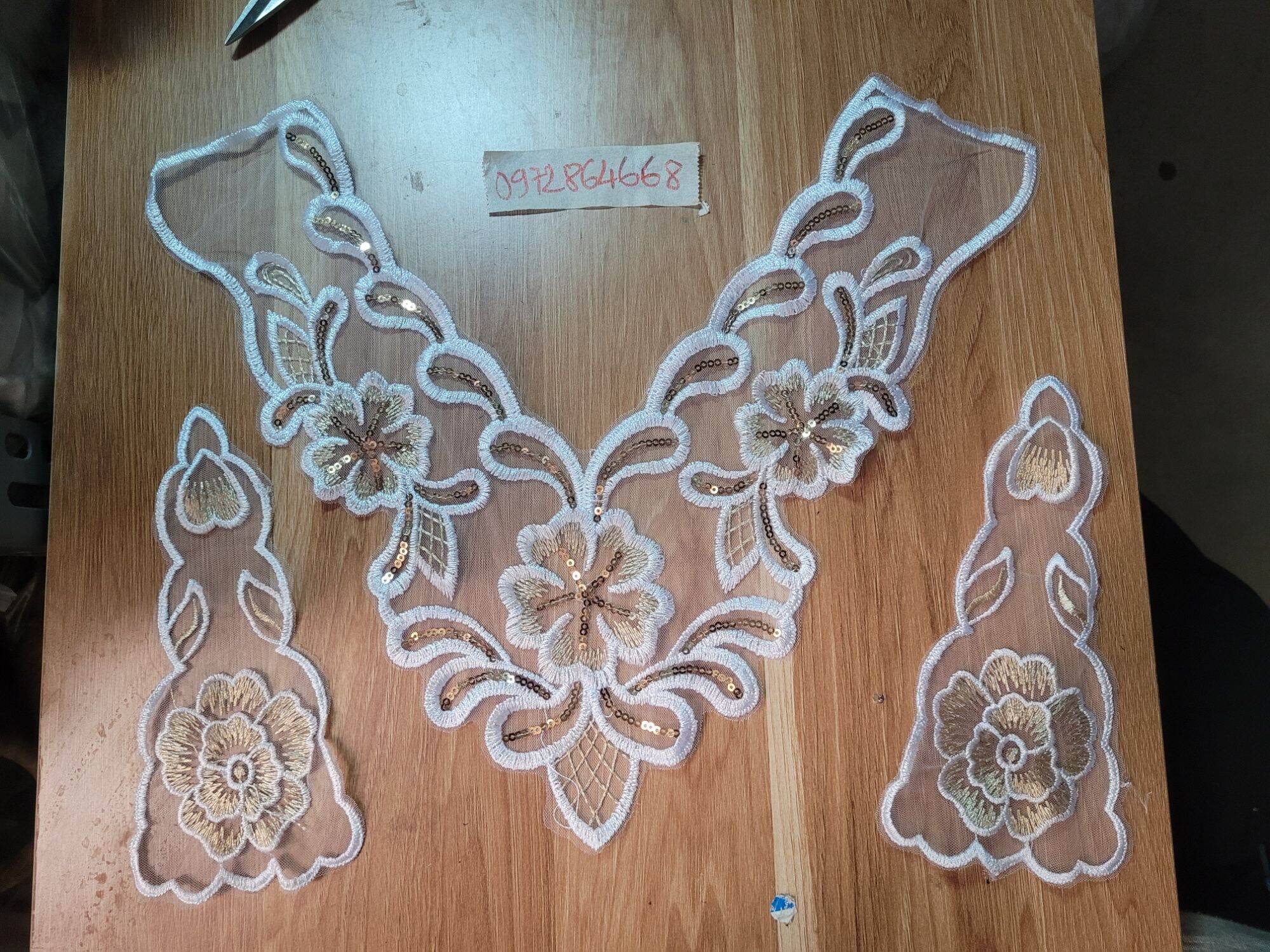 Ren may cổ áo và 2 tay