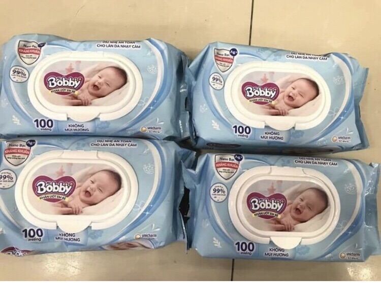 Lốc 4 khăn ướt Bobby Care không mùi 100 miếng
