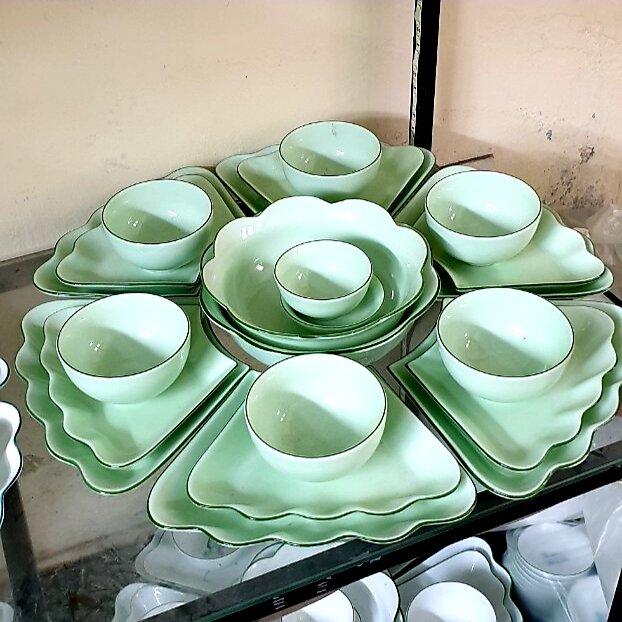 Bộ bát đĩa hoa mặt trời men Ngọc đường kính 45cm và 55cm.Hàng gốm sứ Bát Tràng.