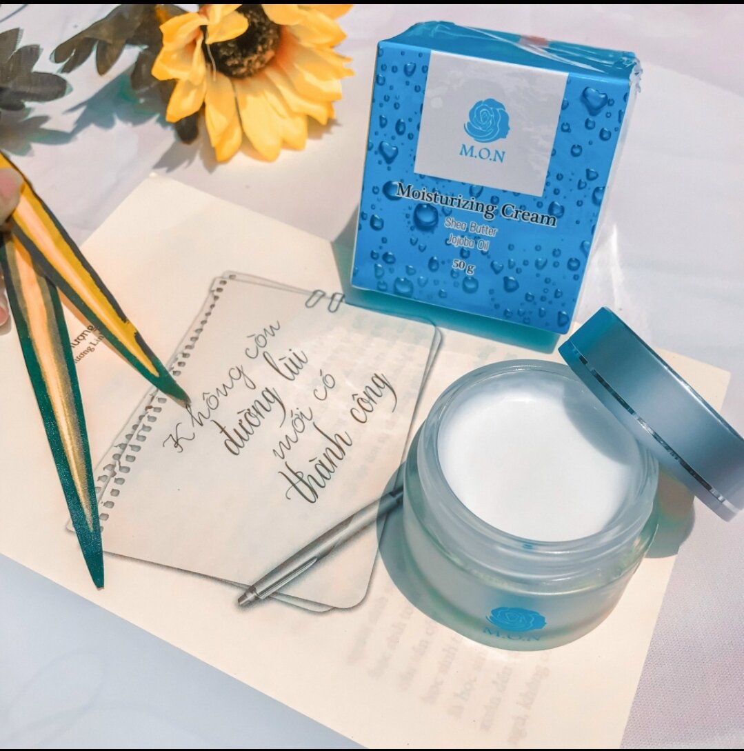 Kem dưỡng ẩm thiên nhiên MON 50ml