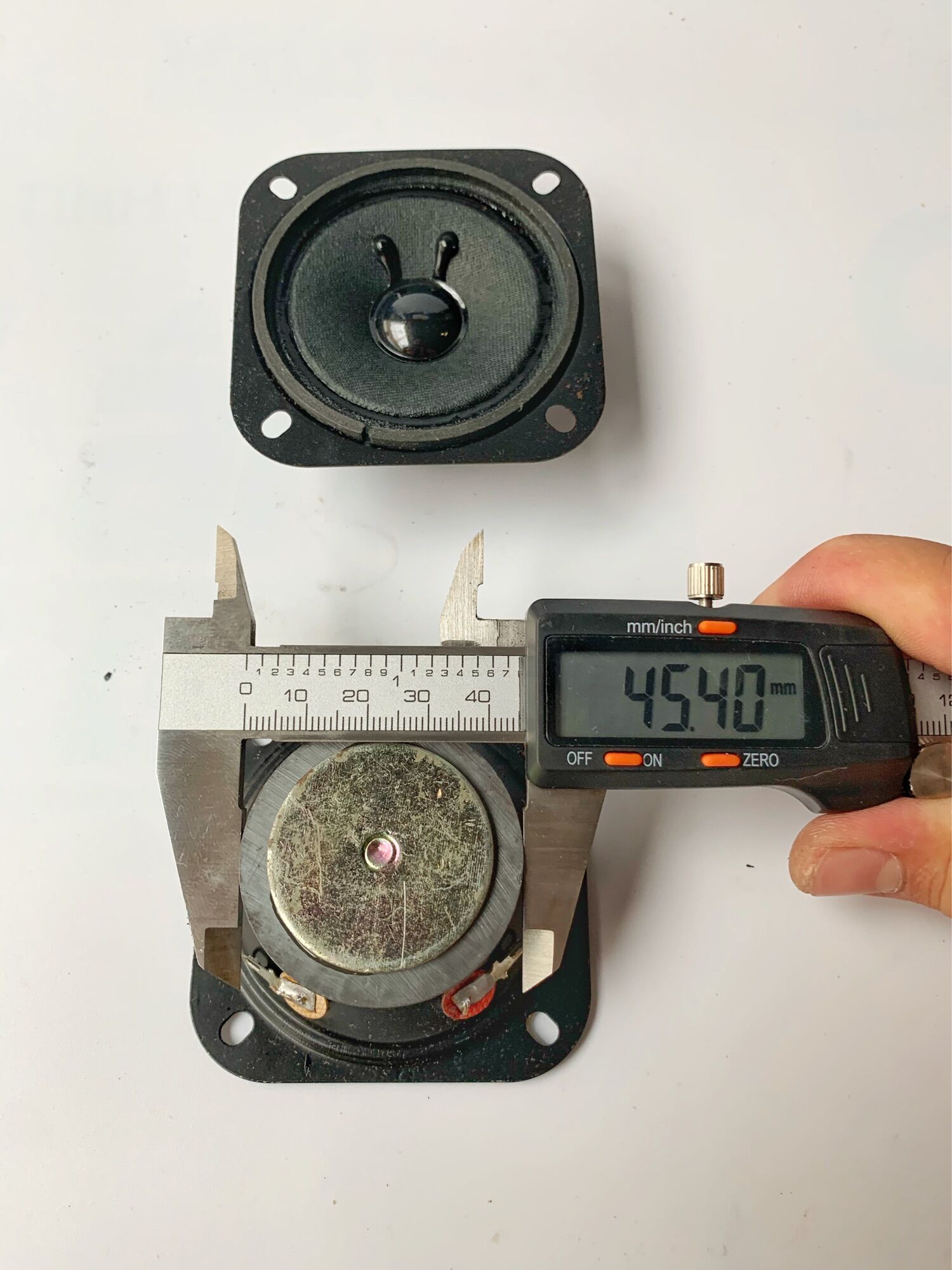 TREBLE GIẤY VUÔNG 7CM NAM CHÂM 45MM (GIÁ 1 ĐÔI)