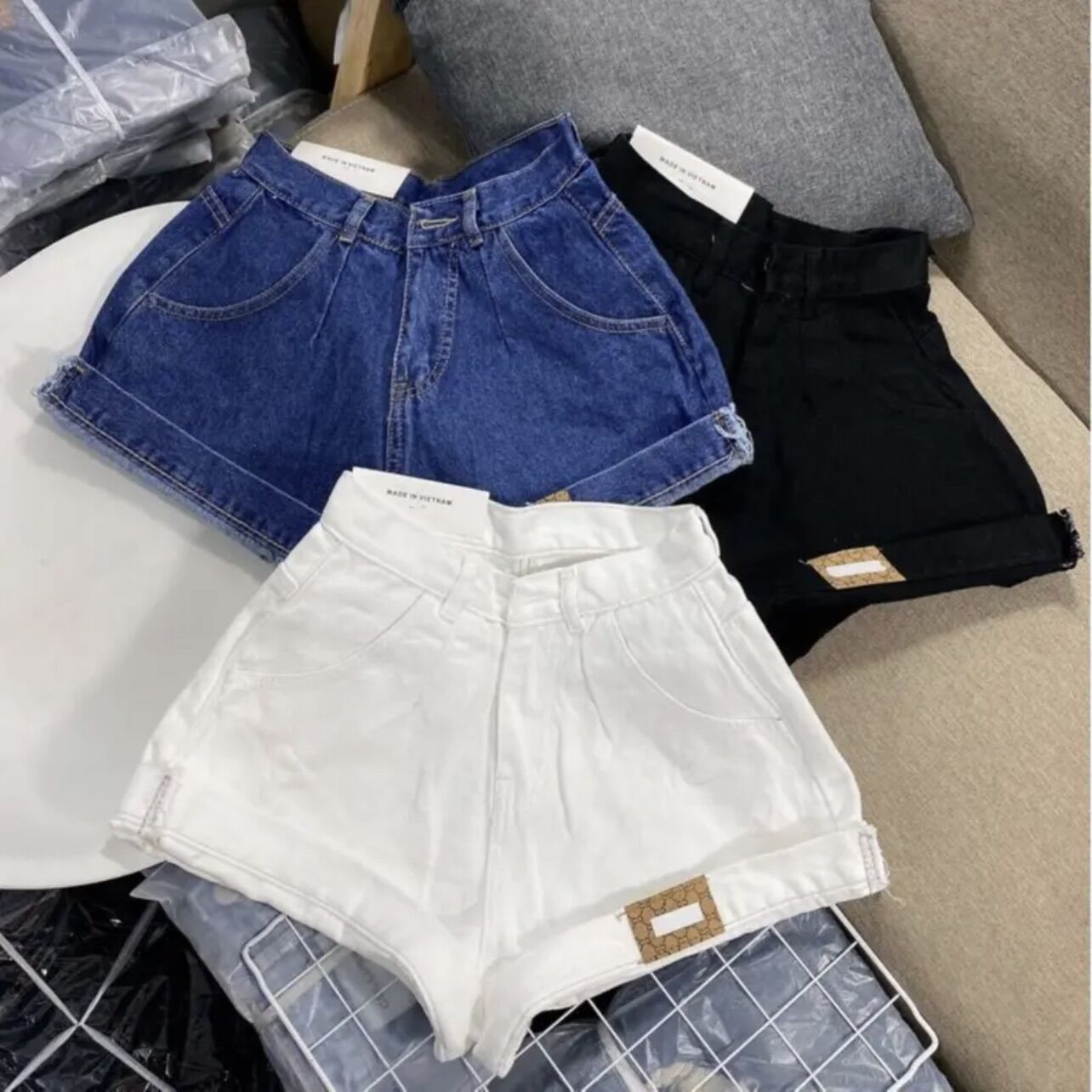 Quần short jean lưng cao lật lai mạc da