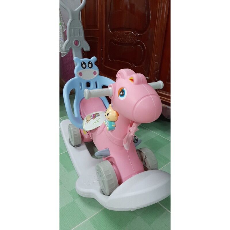 Ngựa bập bênh có tay đẩy cho bé