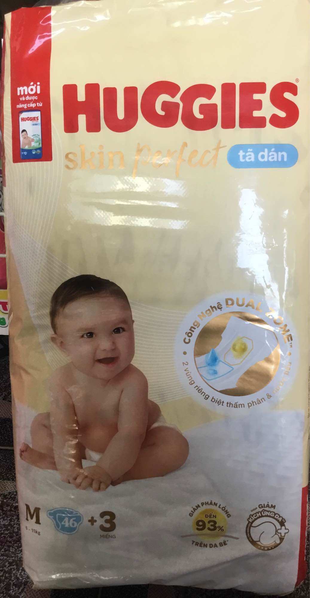 Tặng thêm 3 miếng bên trong - tã dán huggies m46 skin perfect cho bé từ 6-11kg - date mới