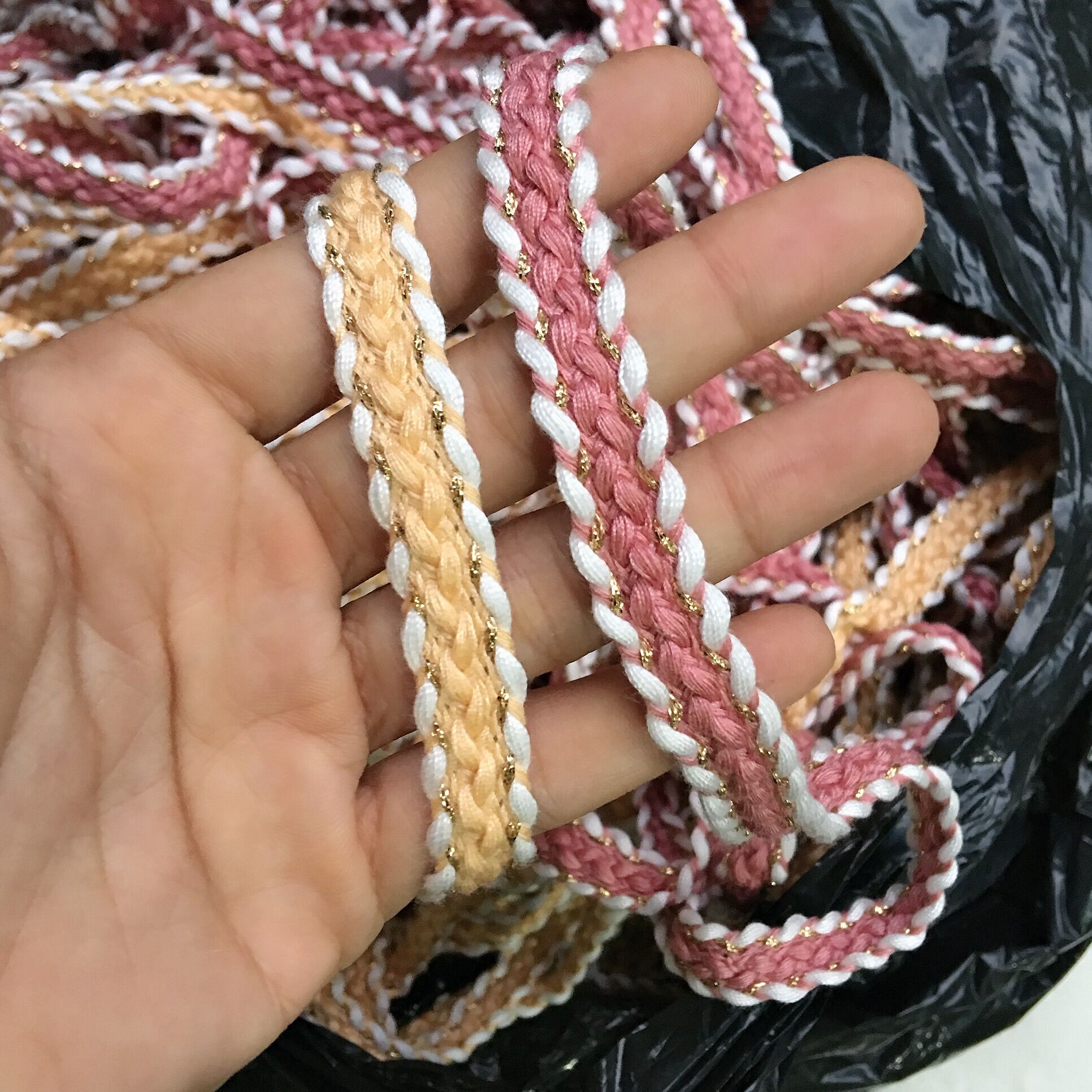 Viền áo dạ tweet