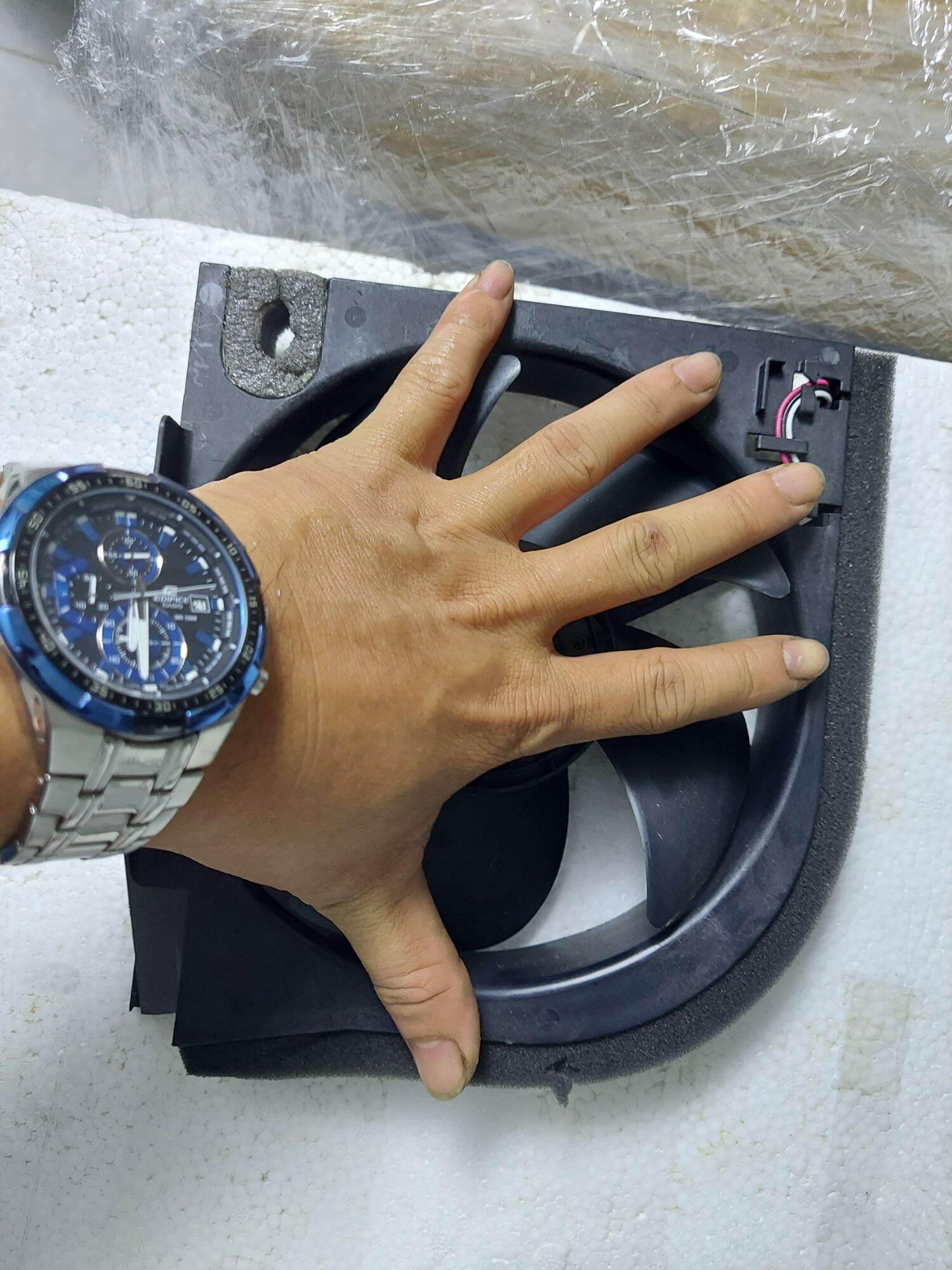 Quạt Nidec không chổi than 12v 17cm.