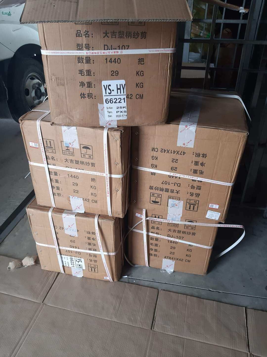 vỉ 12 chiếc kéo bấm chỉ đỏ