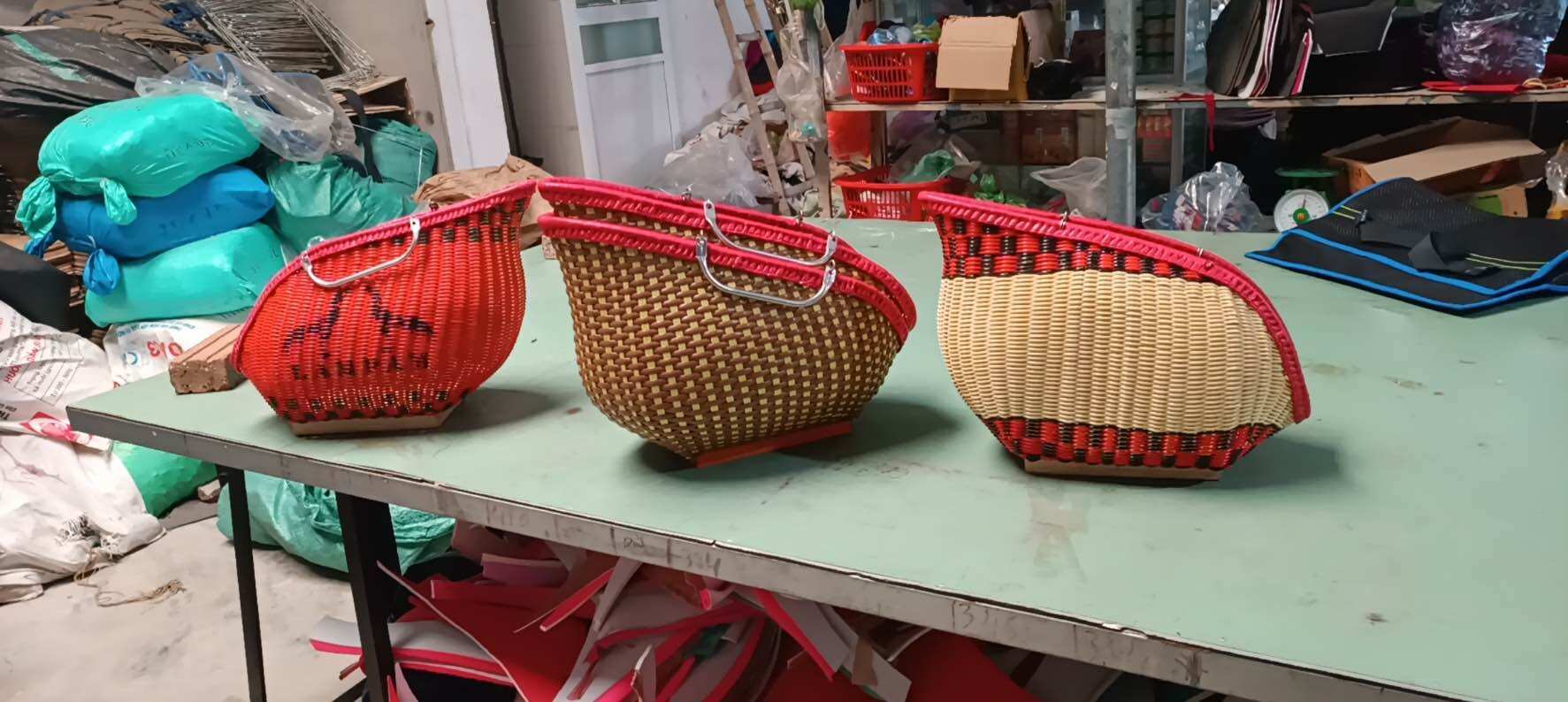 Làn đựng gà , giỏ đựng gà ,túi xách gà