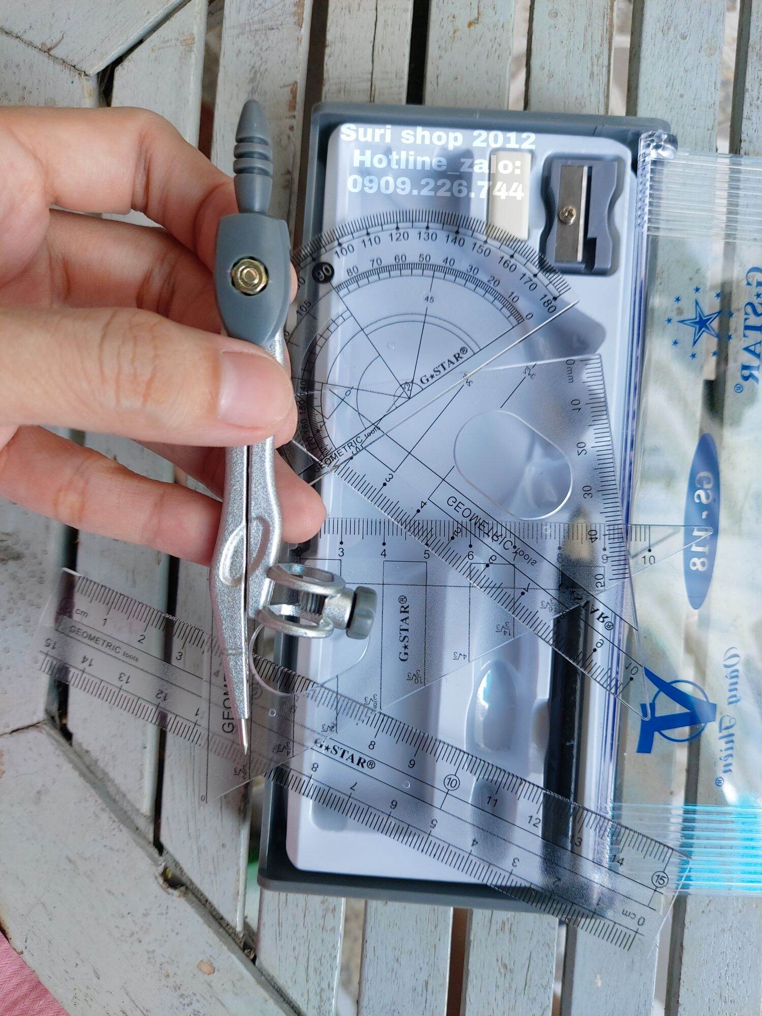 01 bộ compa 7 món ( tặng kèm viết chì + gôm tẩy )