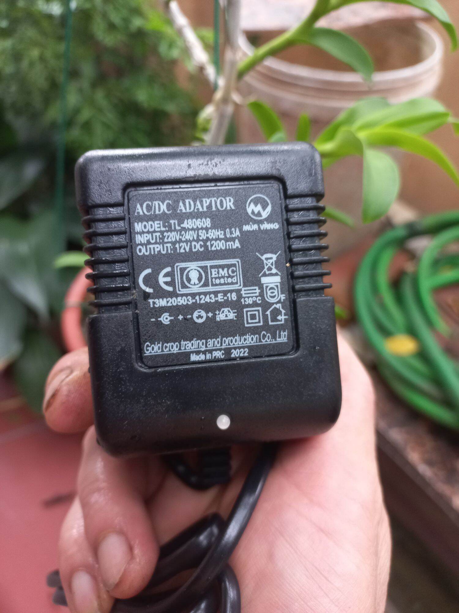 Sạc bình 12v, cục sạc ắc quy cho bình phun xịt dạng cơ 3 chấu