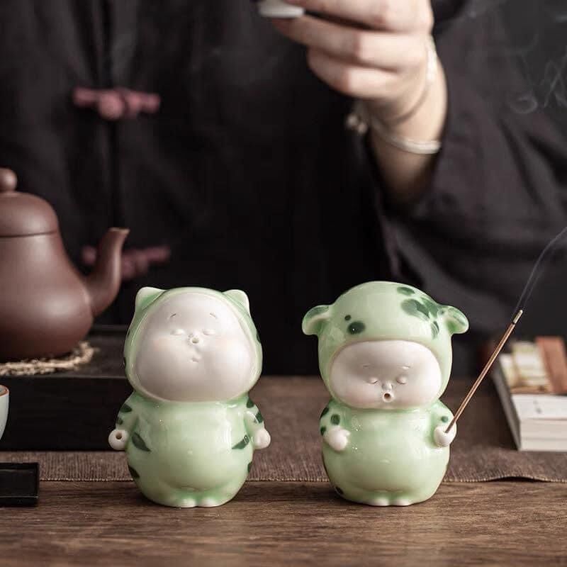 Đốt trầm bé mập dễ thương
