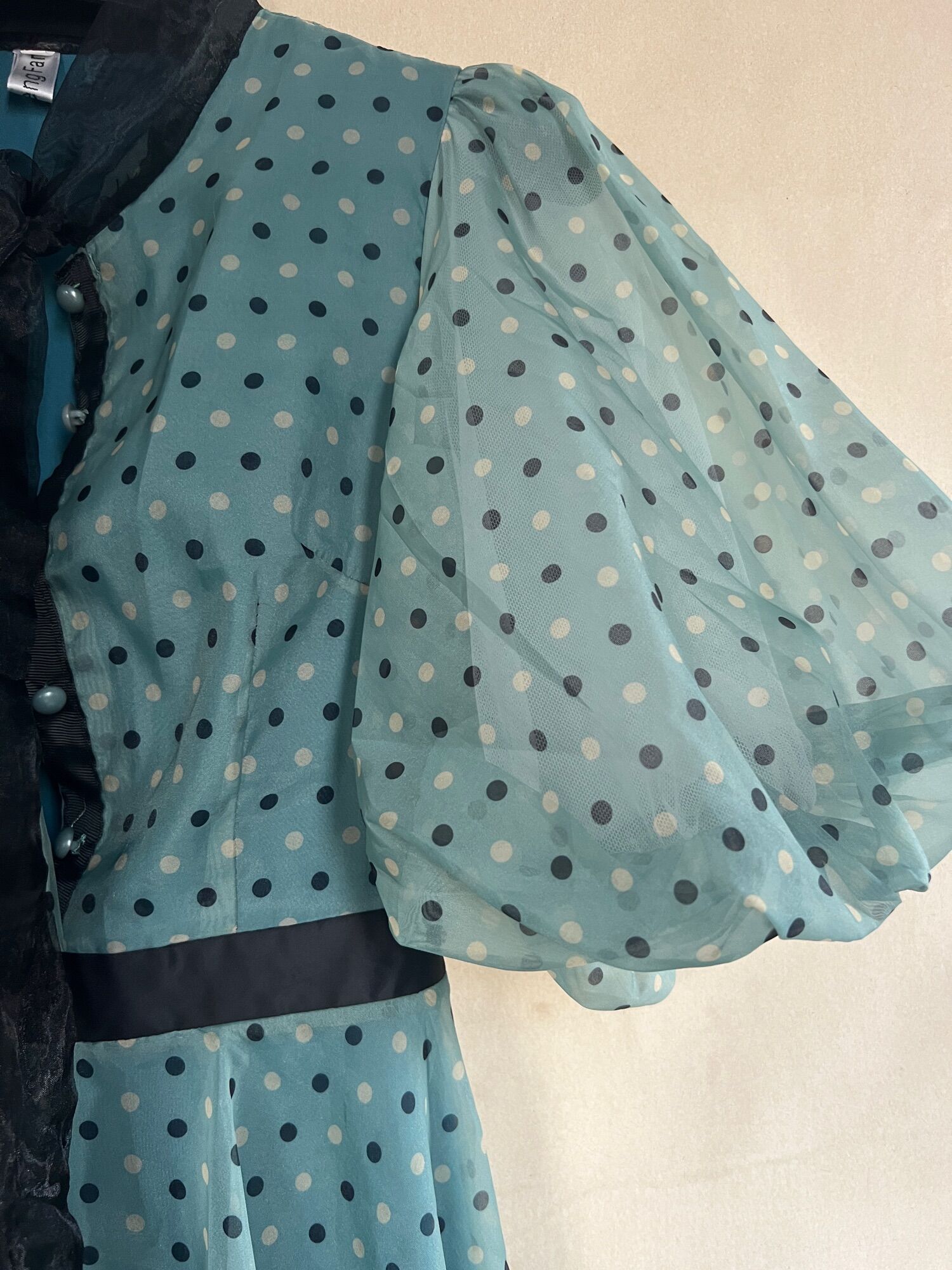 Đầm Tiểu Thơ Chấm Bi Tay Bồng sz S, new 99%