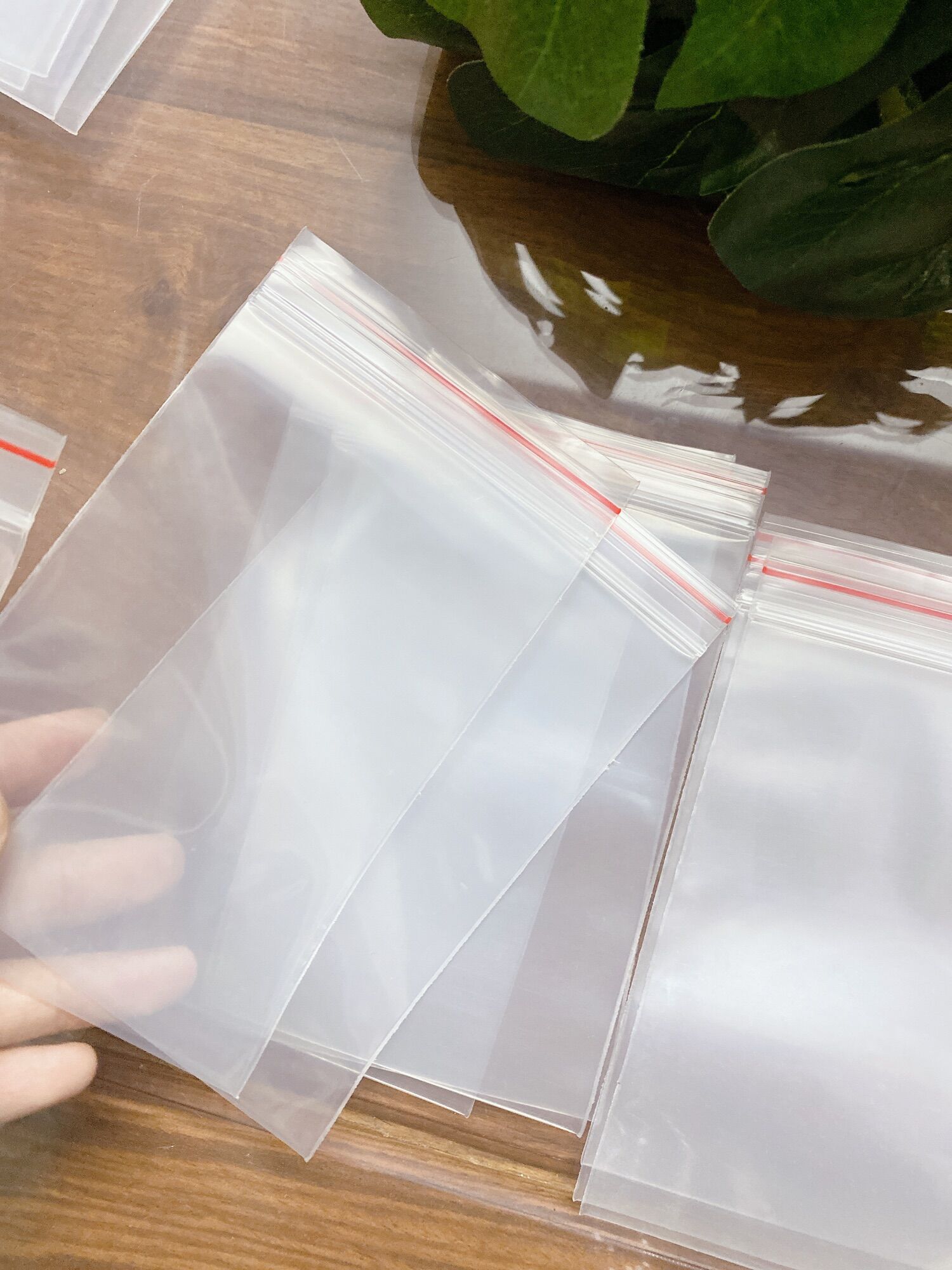 ❤️100g túi zip trong chỉ đỏ to size 14cm x 9cm
