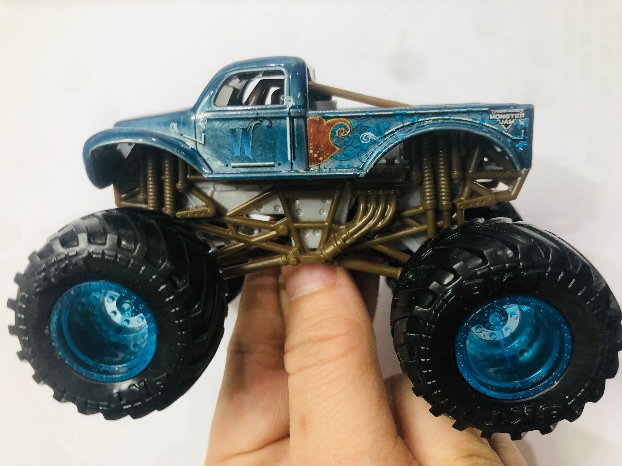 Xe Monster Jam đổi màu nóng size 1:64