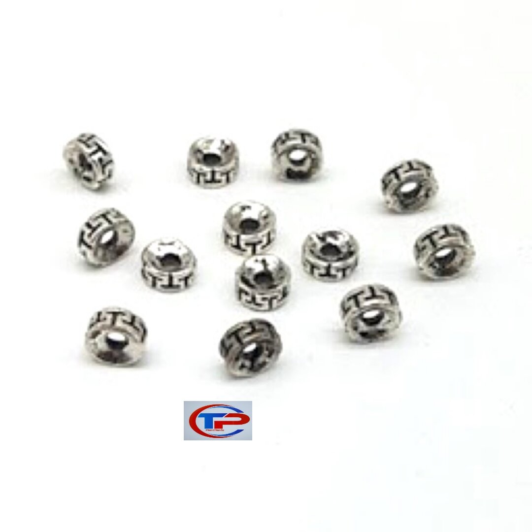 Charm chăn hạt khắc chữ Vạn quyền năng bạc thái
