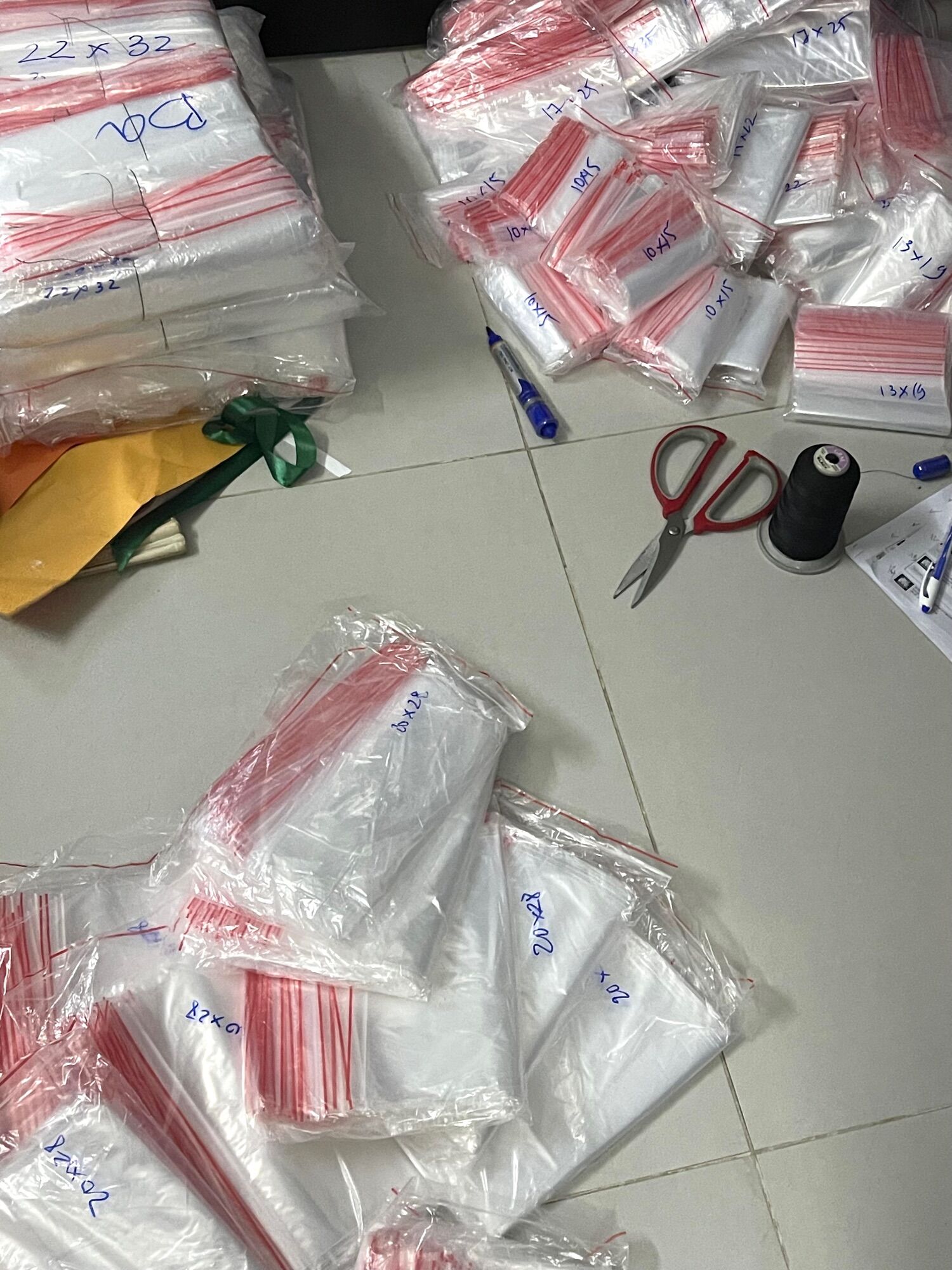 Túi zip chỉ đỏ loại mỏng đủ size