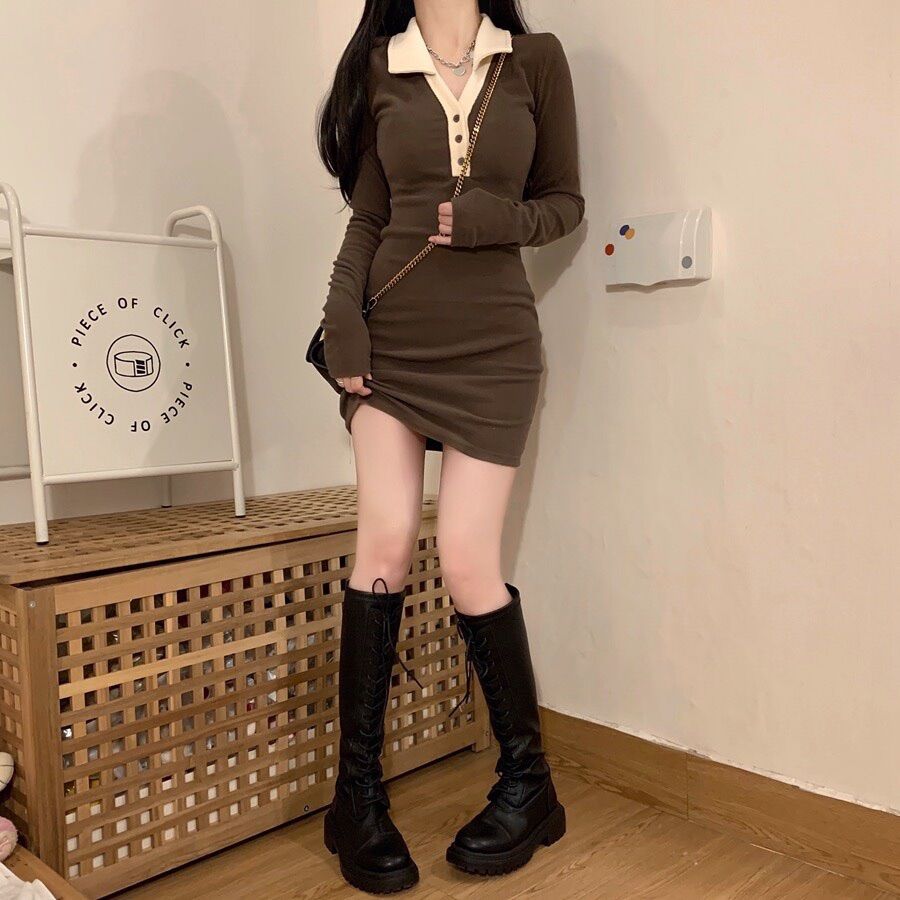 Đầm thun gân cổ trụ phối viền có nút BG