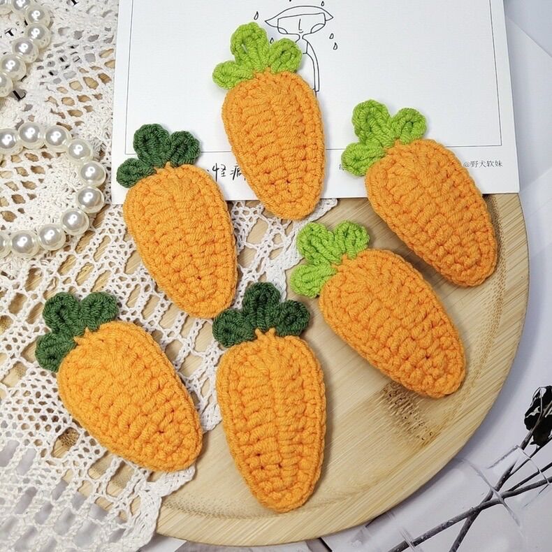 Kẹp tóc củ cà rốt bằng len handmade