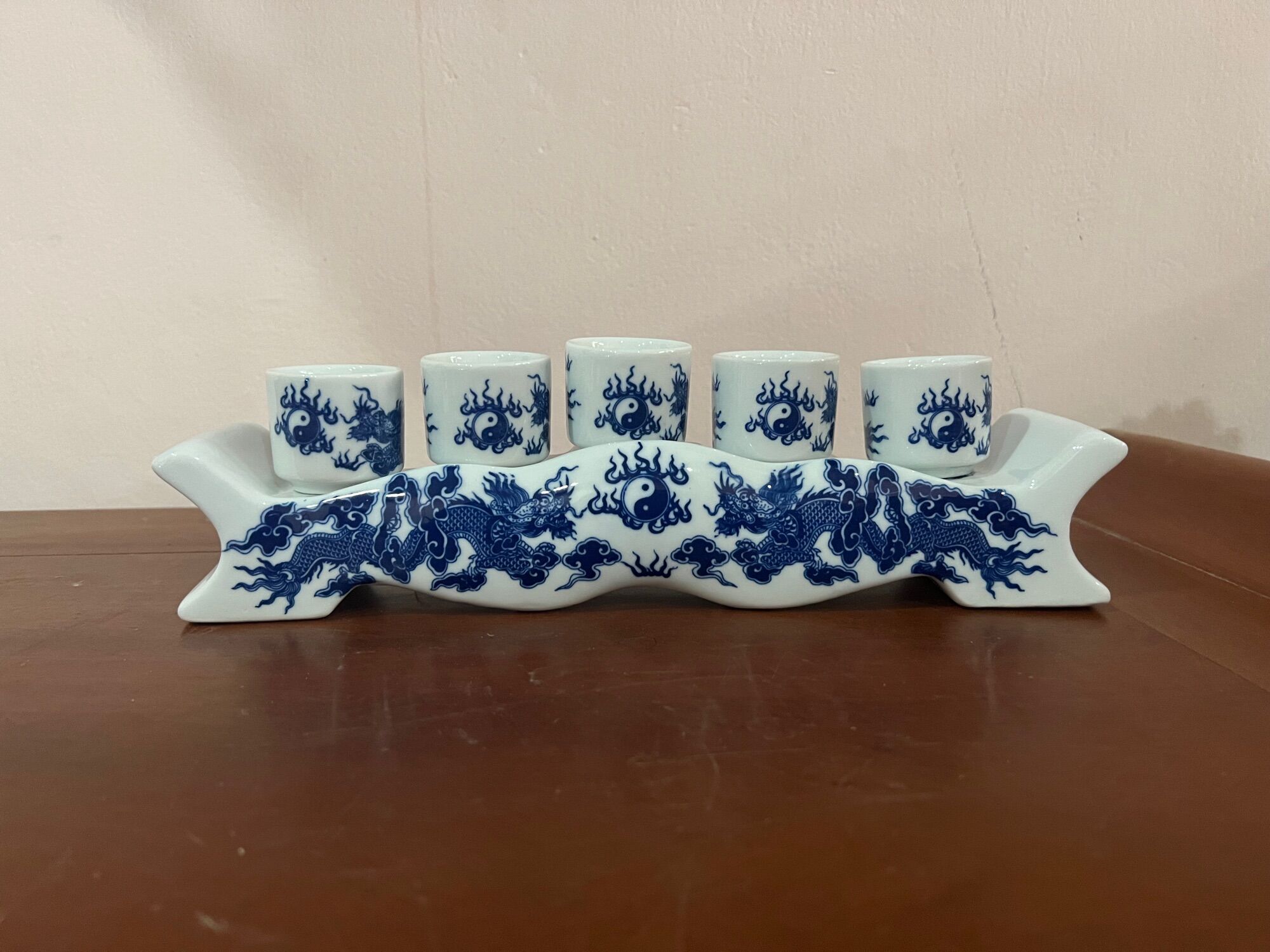 Kỷ thờ men lam: kỷ 3, kỷ 5