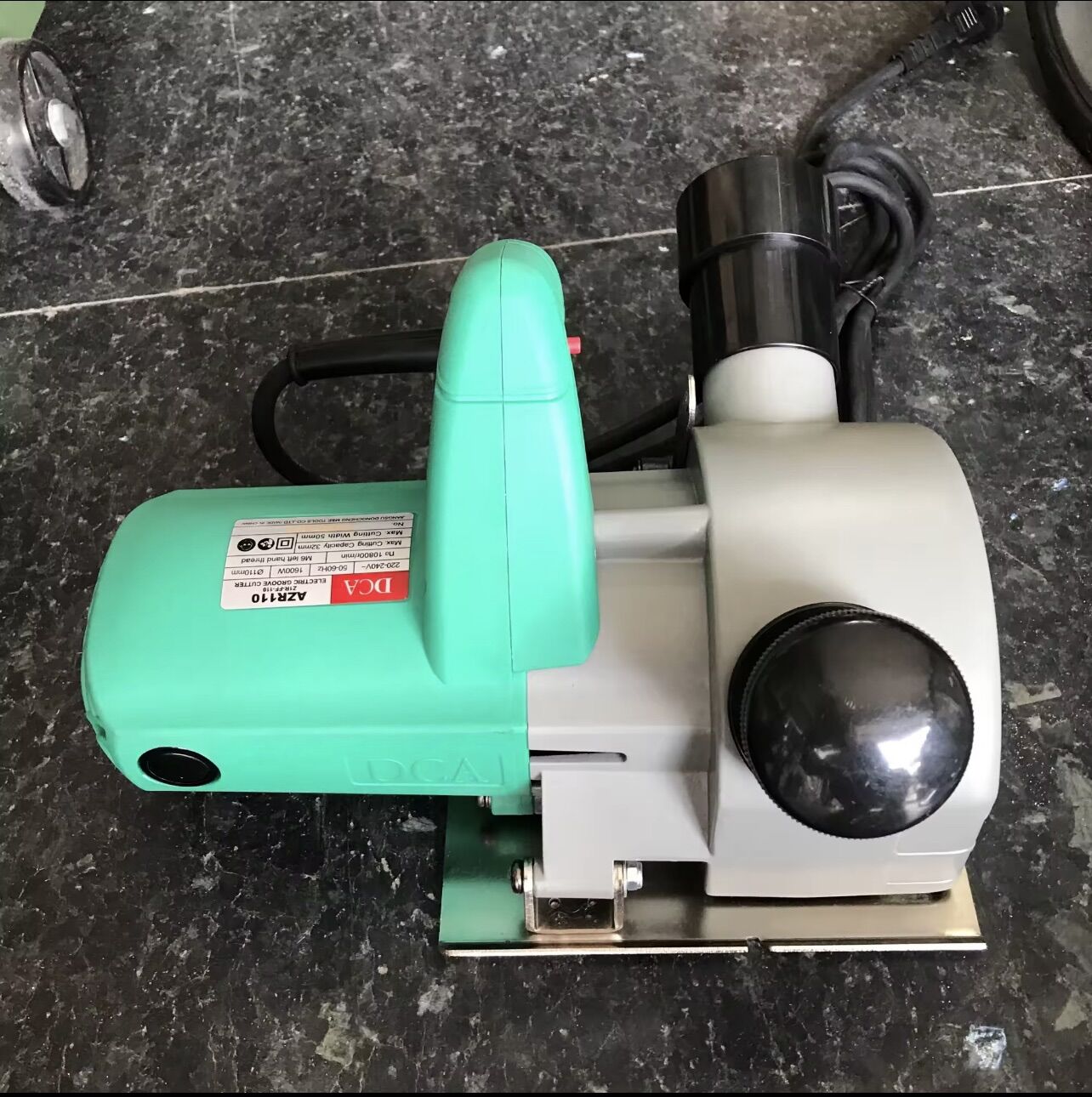 Máy cắt rãnh tường 2 lưỡi DCA AZR110