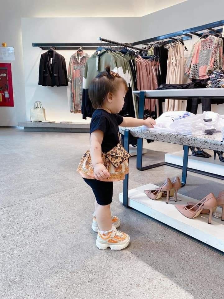 Quần legging lửng bé gái Peekaboo