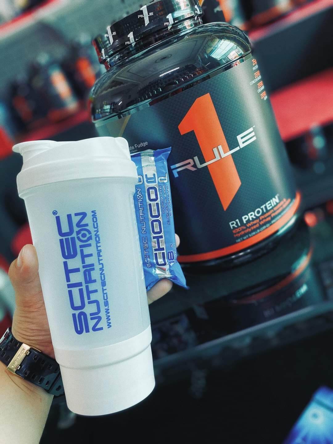 BÌNH LẮC THỂ THAO SCITEC SHAKER 700ML