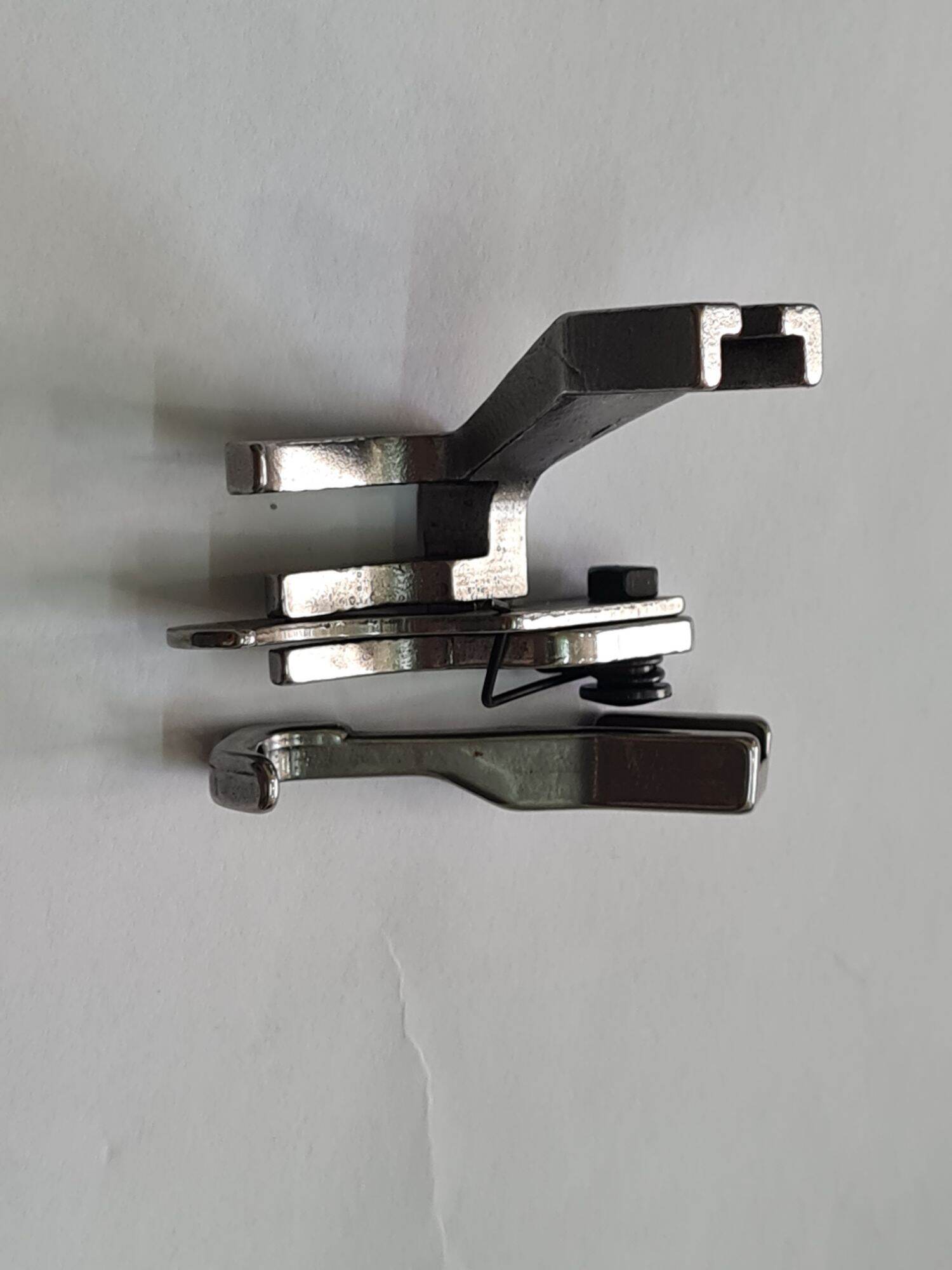 Bộ chân vịt bước 1 kim máy may công nghiệp mí sóng phải 1/4 - 1/8