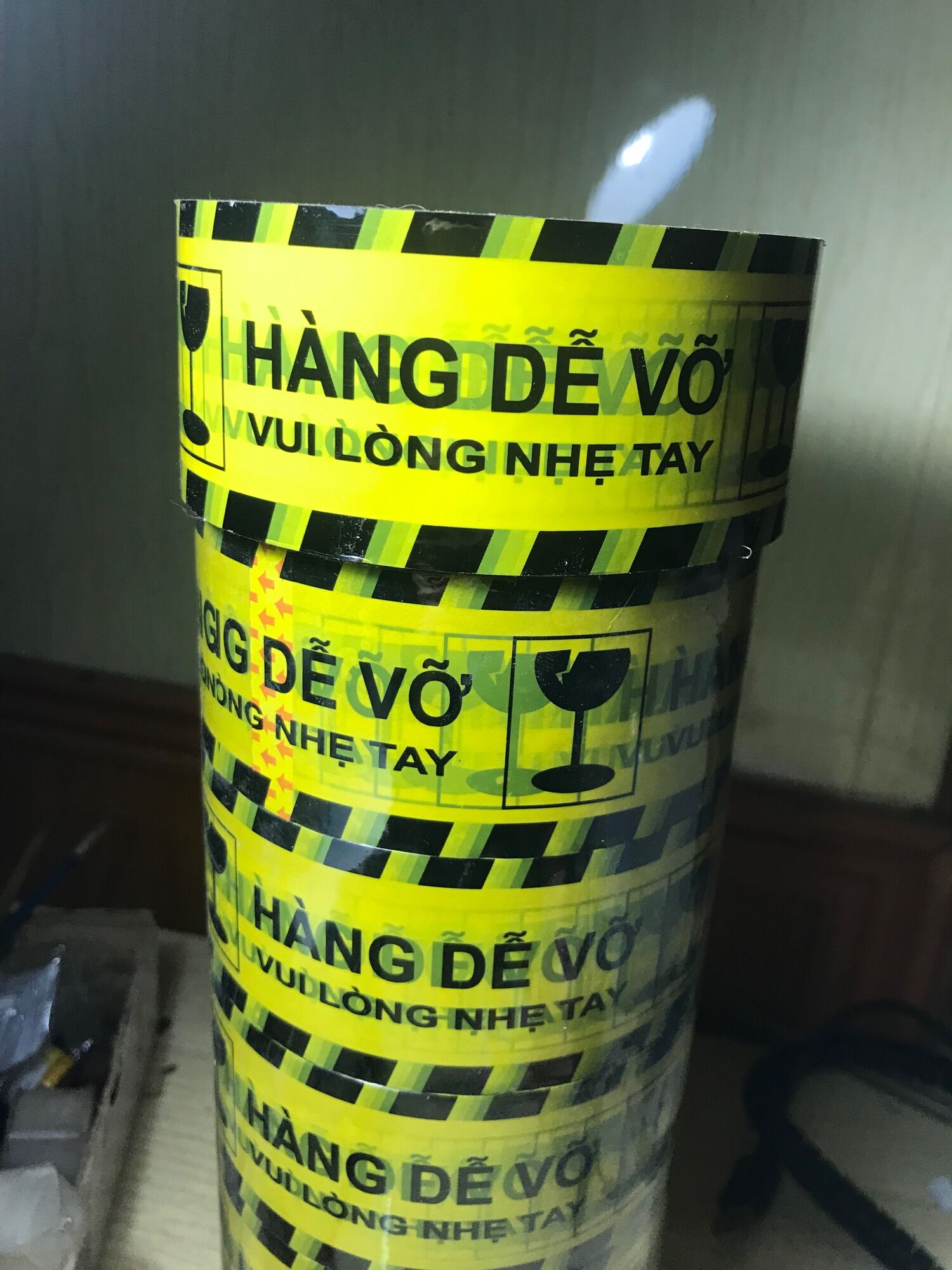 6 cuộn băng keo hàng dễ vỡ