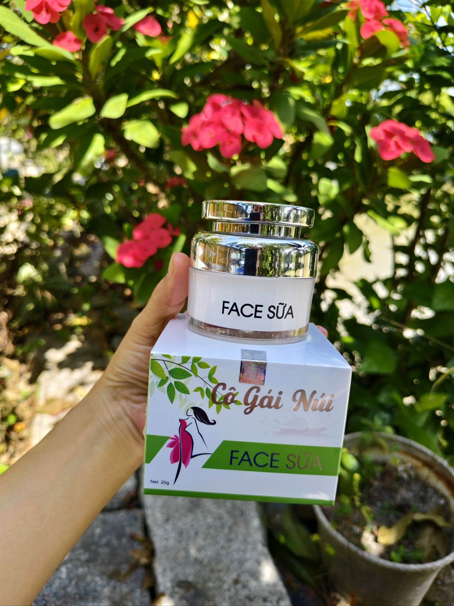 Kem FACE SỮA Cô gái núi
