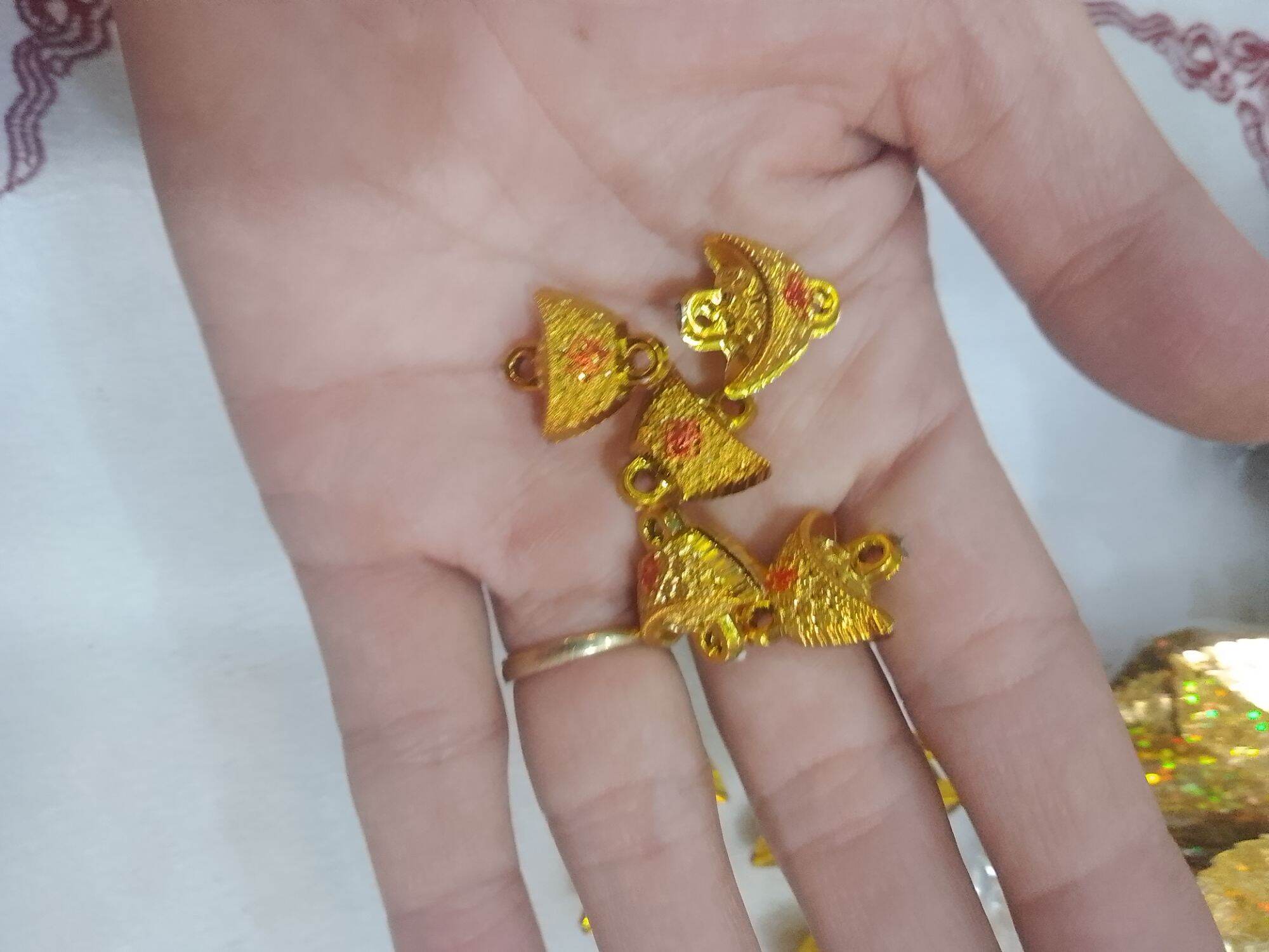 Hoa pha lê, lá cây làm cây cành vàng lá ngọc, cây kim tiền