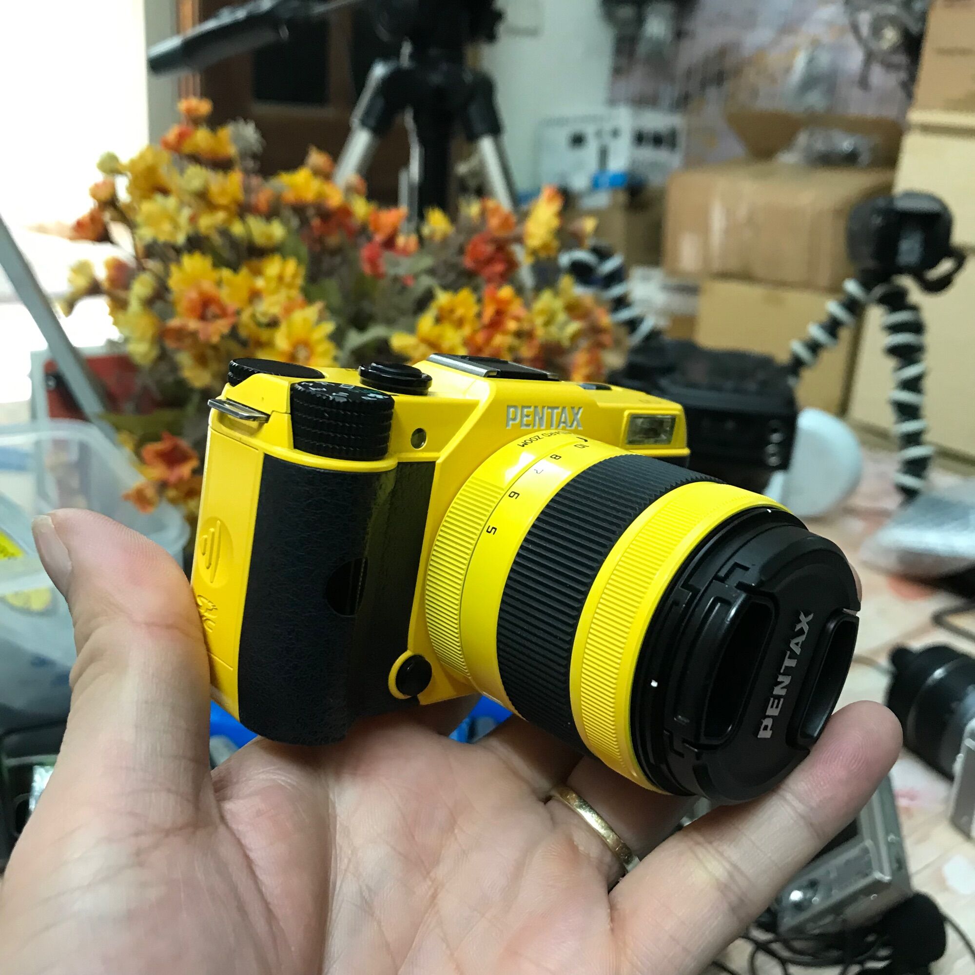 Pentax Q7 kèm ống kính 5-15