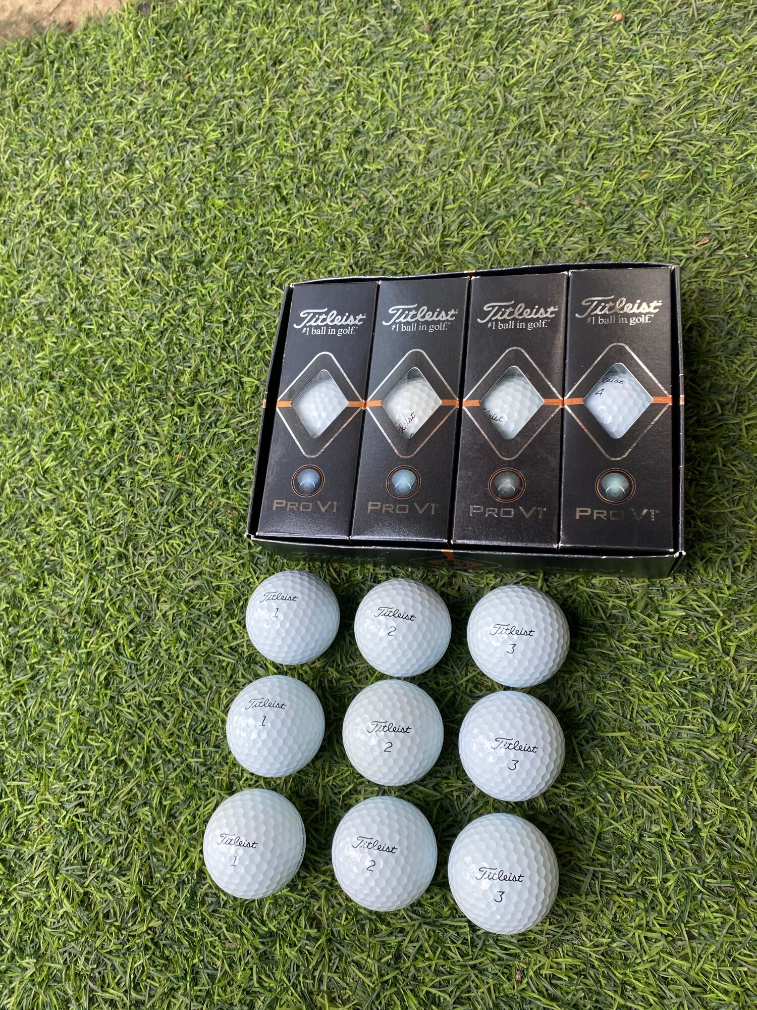 HỘP 12 BÓNG GOLF PRO V1 2020-2021 WHITE | TITLEIST (Secondhand)