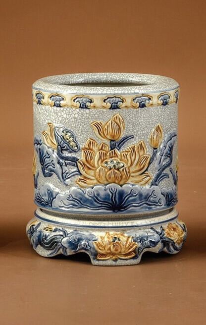 Bát hương(bao gồm đế)thờ gia tiên men rạn cổ, họa tiết đắp nổi thủ công. Gốm sứ Bát Tràng cao cấp.