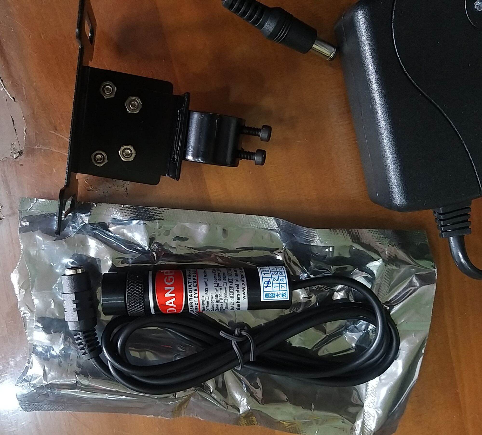 Bộ đèn laser lấy dấu chân bát dấu Cộng