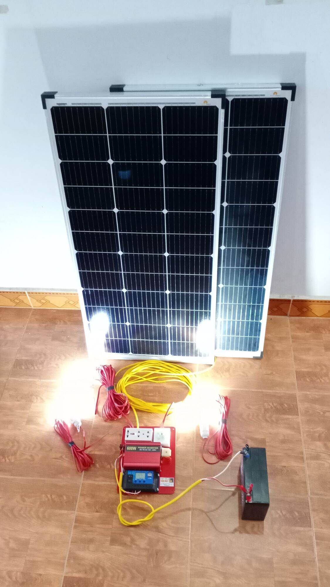 Máy phát điện năng lượng mặt trời pin 200w điện 220v ráp sẵn chưa bao gồm ắc quy