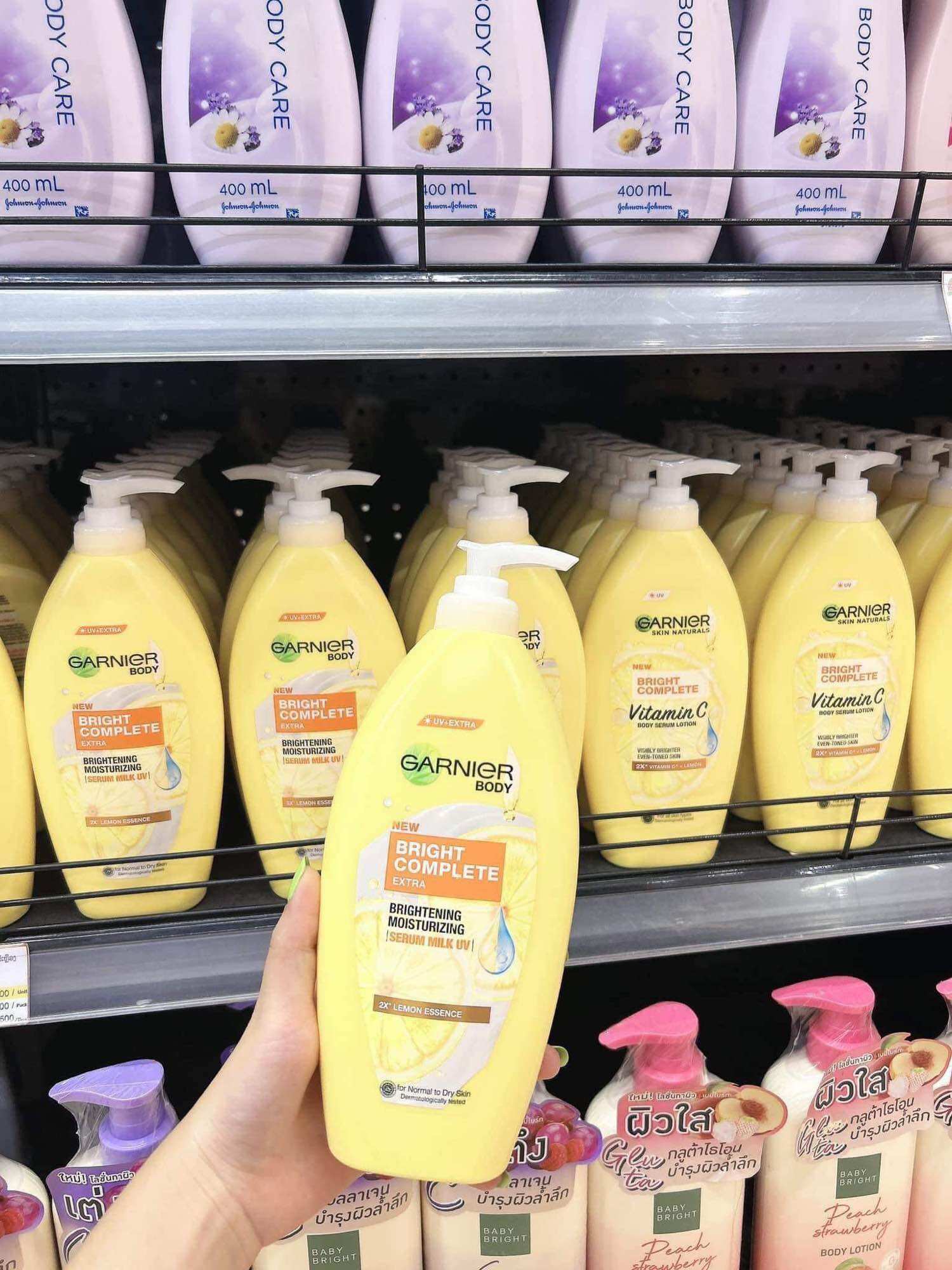 Sữa dưỡng thể trắng hồng rạng rỡ Garnier Body Lotion Serum Milk Bright Complete VitaminC Extra 400ml