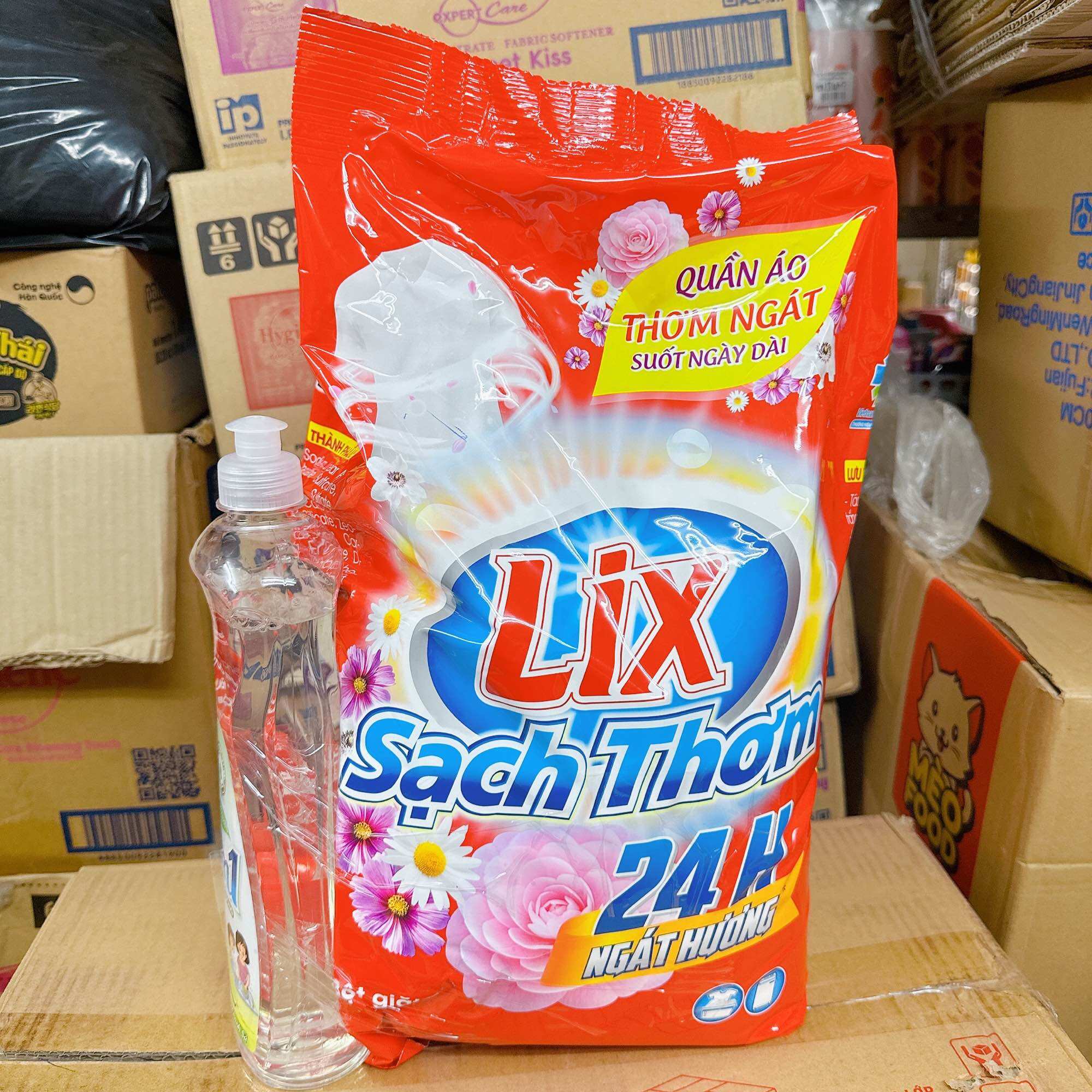 Bột giặt Lix hương hoa thơm ngát 5.5kg tăng gấp đôi sức mạnh giặt tẩy, dùng cho giặt tay, máy