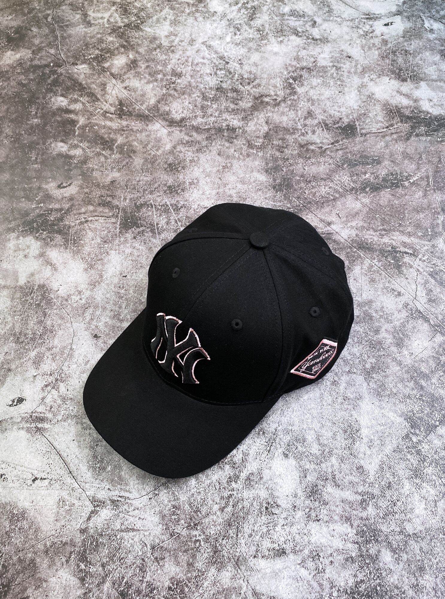 MŨ LƯỠI TRAI MLB ĐEN LOGO NY VIỀN HỒNG