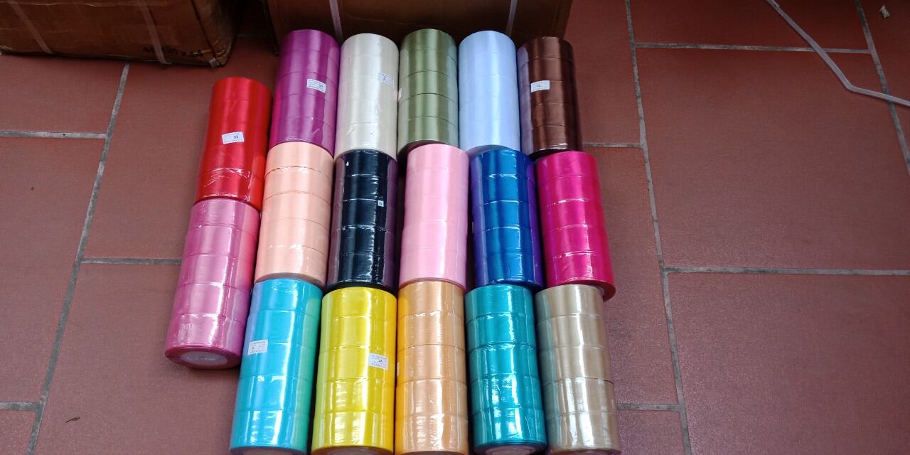 Ruybang lụa 4cm.1 lốc 5 cuộn
