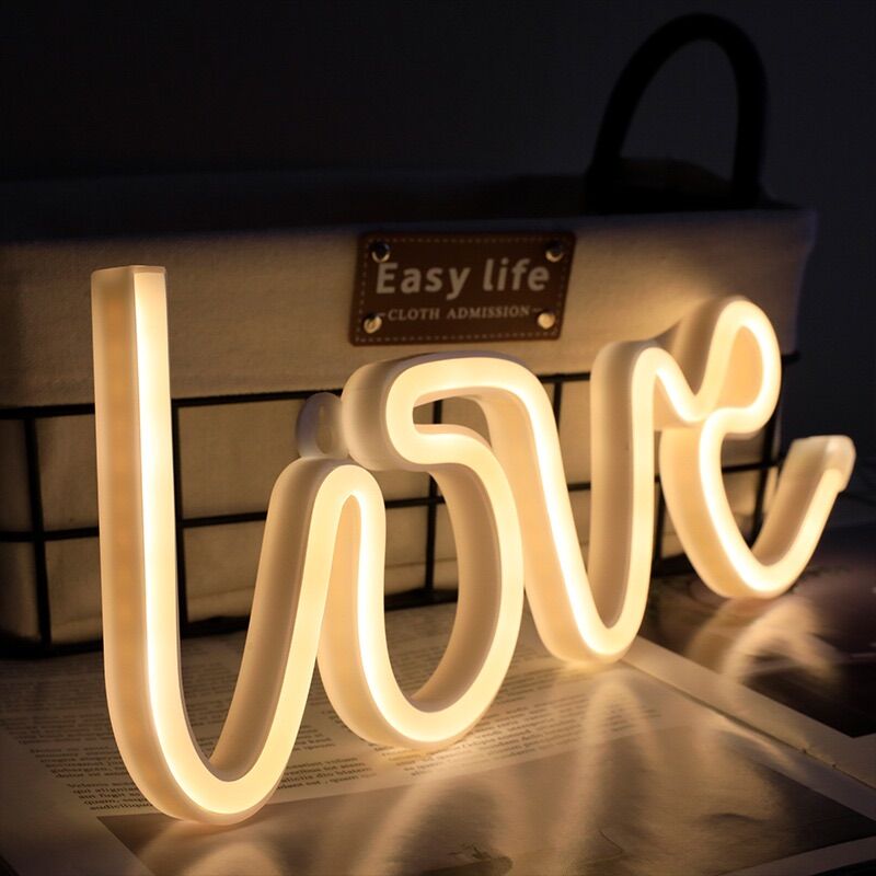 Chữ Love đèn led Leon trang trí