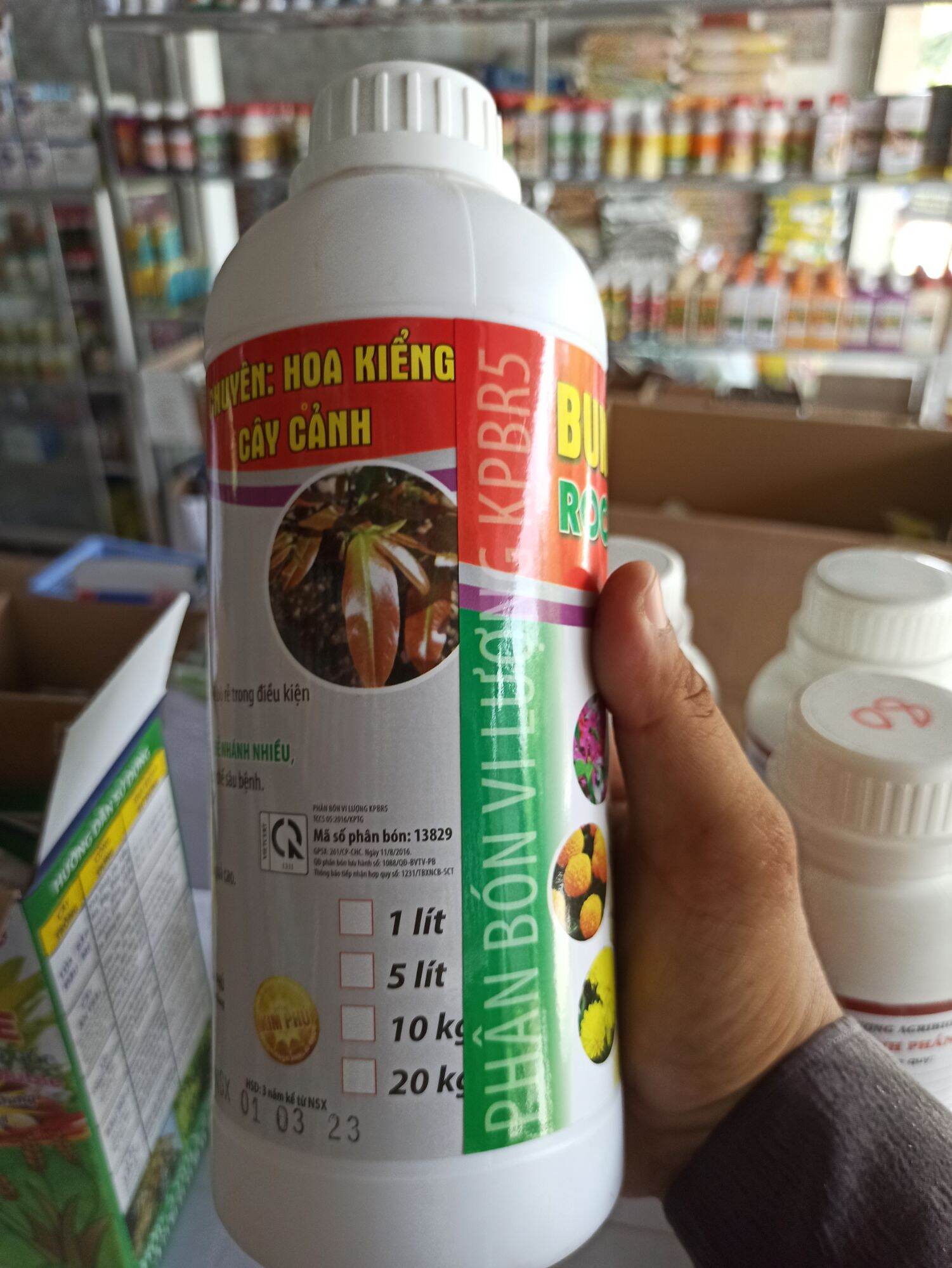 Phân bón bung đọt ra rễ Roots KP chai 1 lít