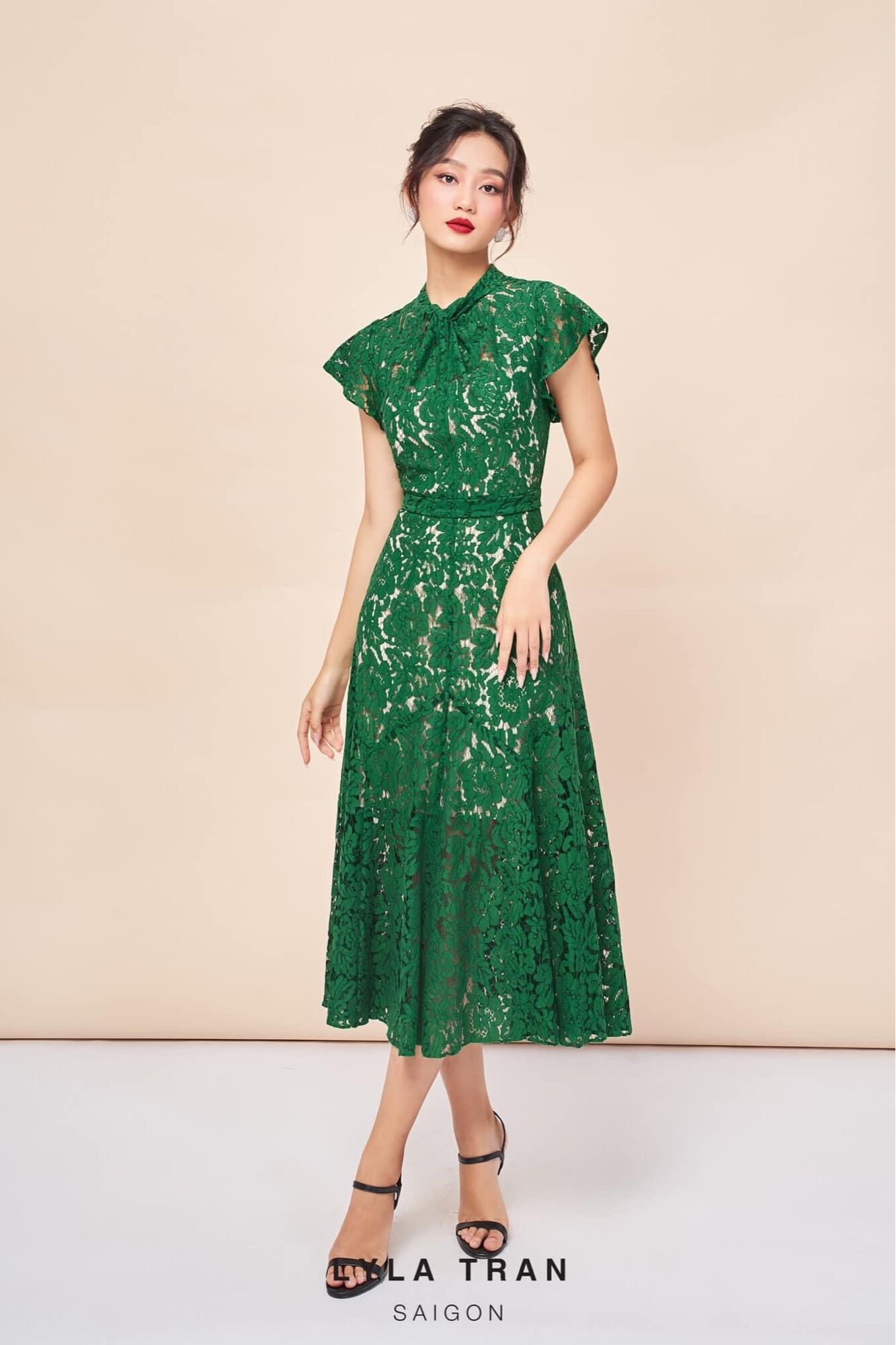 Đầm ren xanh/trắng cổ cao phom A (DONNIE)