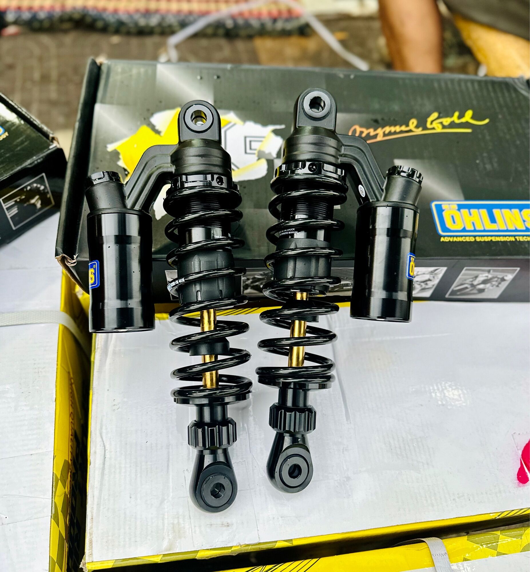 Phuộc Ohlins Bình Dầu Đen Ty Vàng Wave Sirius