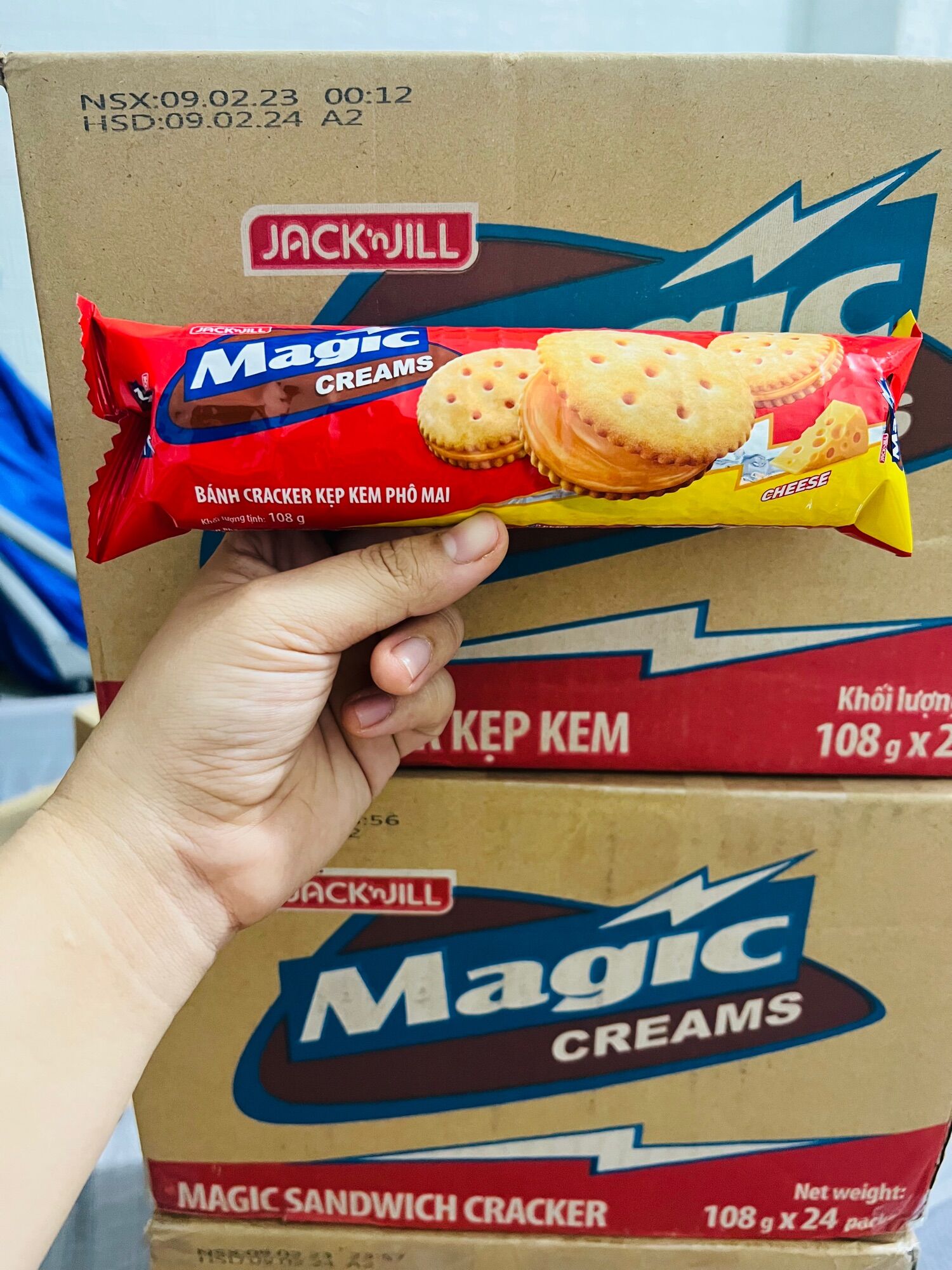 Bánh Cracker Kẹp Kem Phô Mai Magic Creams Cheese (Thanh 108g)