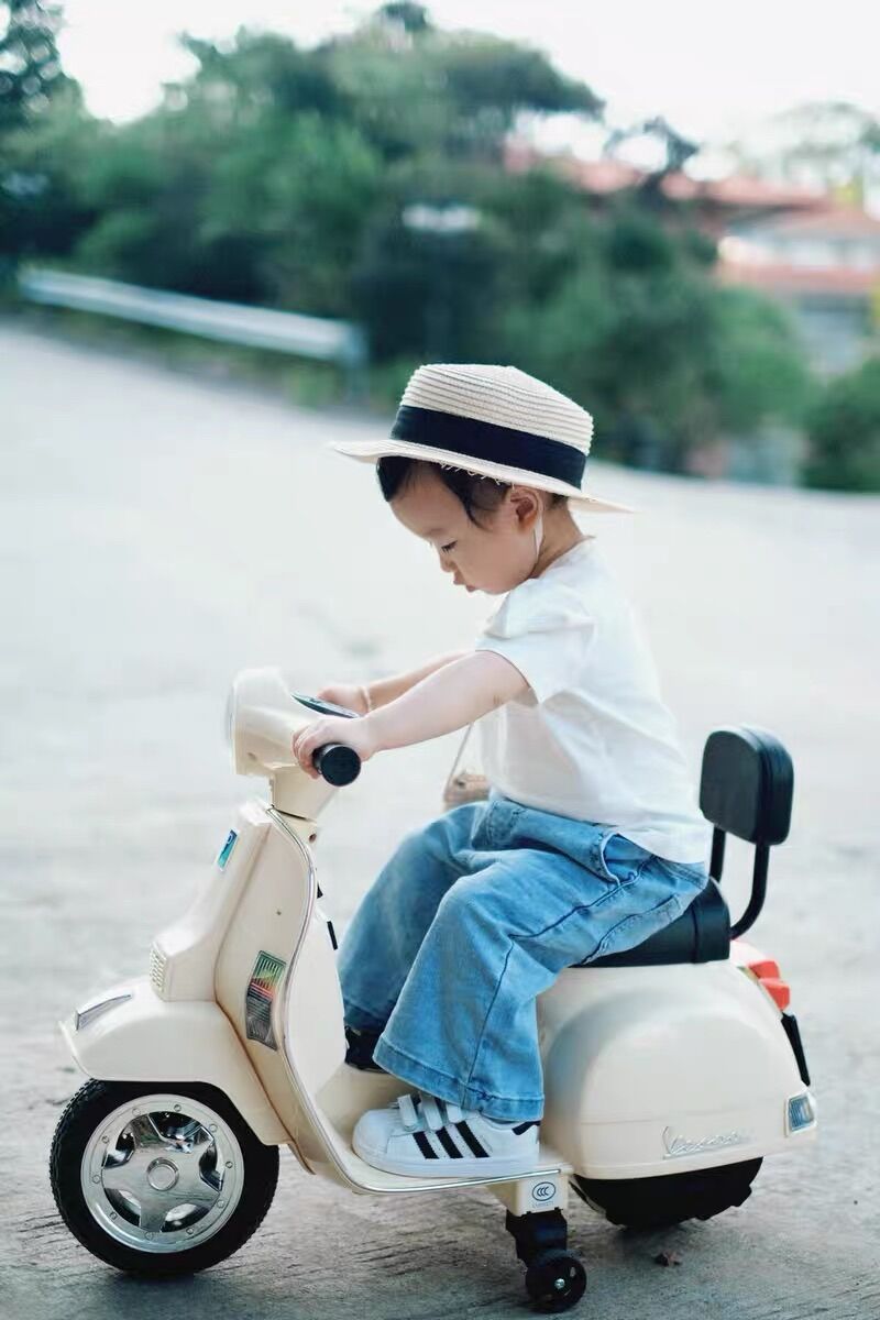 Xe máy điện Vespa vintage cho bé