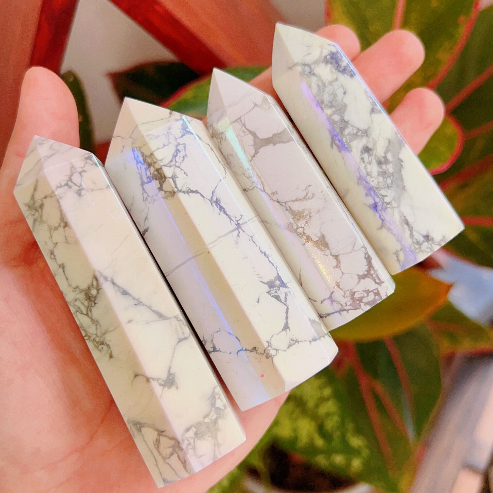 Trụ đá thiên nhiên Howlite, Đá bách tùng được phủ Aura nâng cao tầng số Năng Lượng, cũng cố tầng Aura