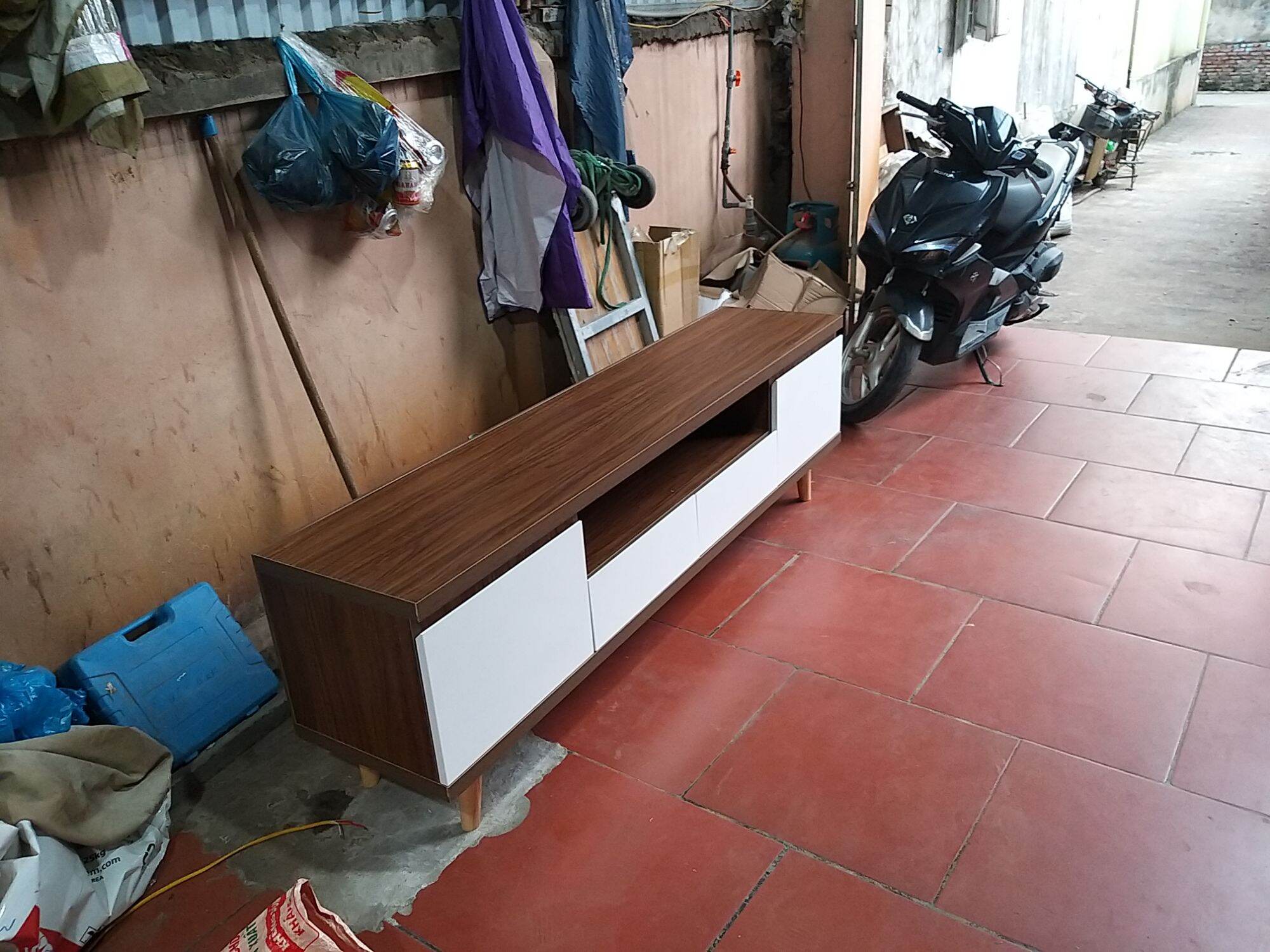 KỆ TI VI 1M6