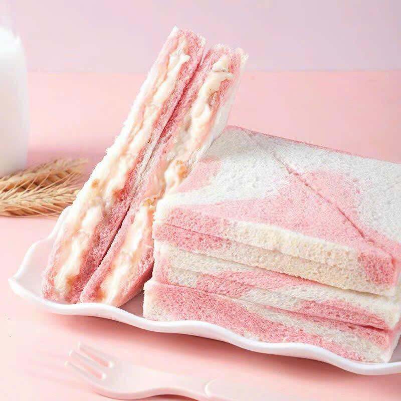 BÁNH MỲ SỮA DÂU TÂY